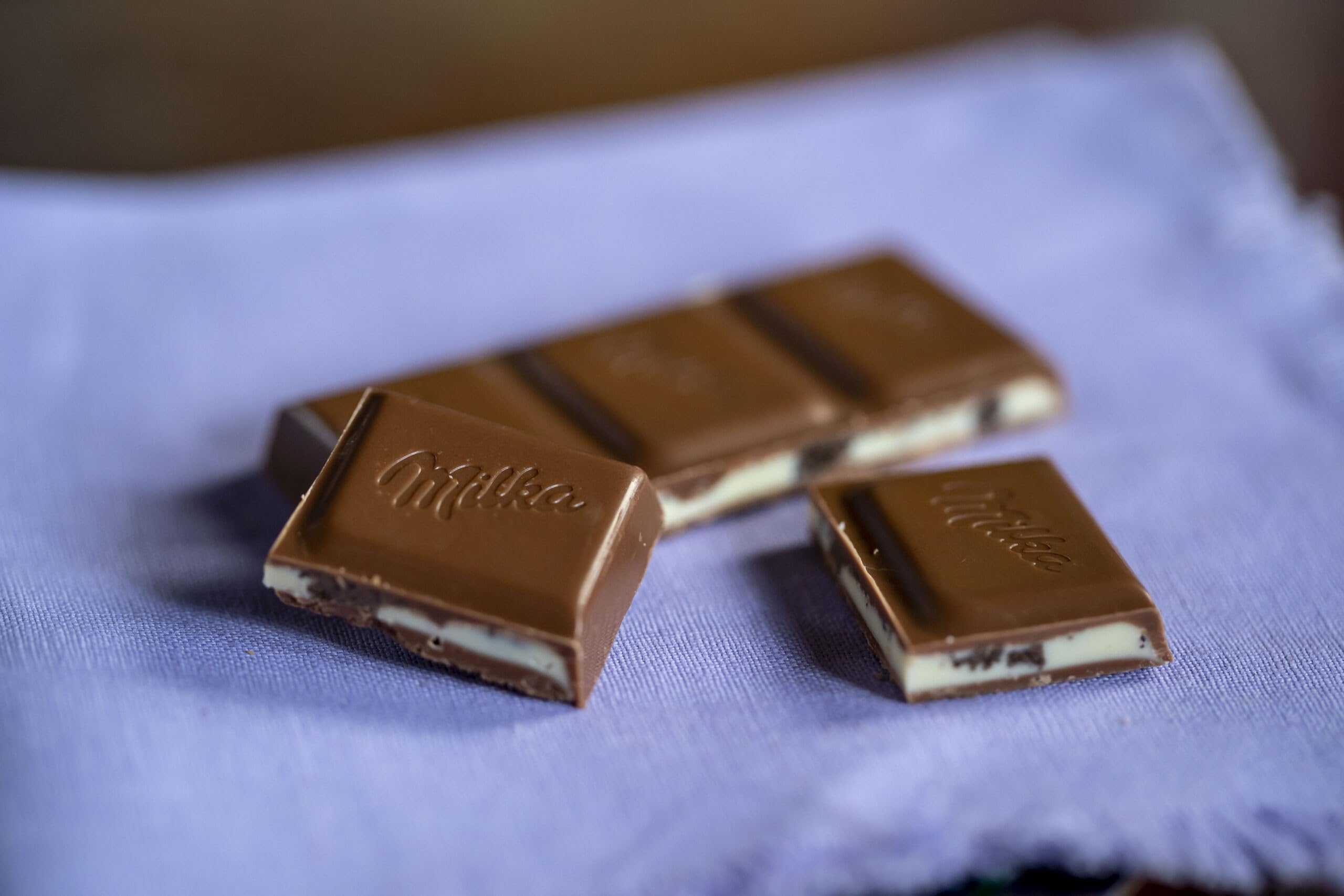 Amazon.co.jp: ミルカ チョコレート バブリー 90g×8個セット Milka