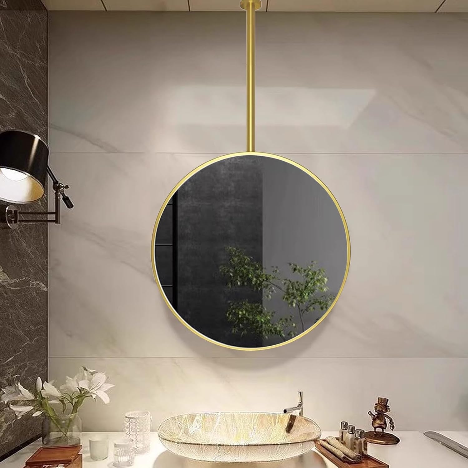 Miroir de salle de bain suspendu rond doré 70cm pour optimiser l'espace