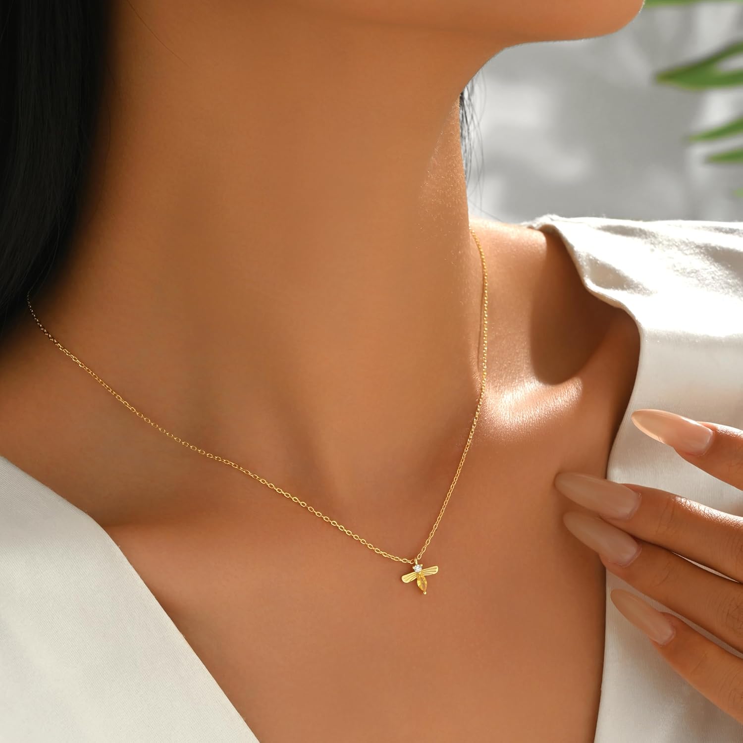 Bee Necklace for Women,925 Sterling Silver Dainty Yellow CZ Circle Honey Bee Choker Necklaces to Daughter Mother 14K Gold Plated Cute Insect Pendant Necklace Mother’s Day Birthday Jewelry Gifts