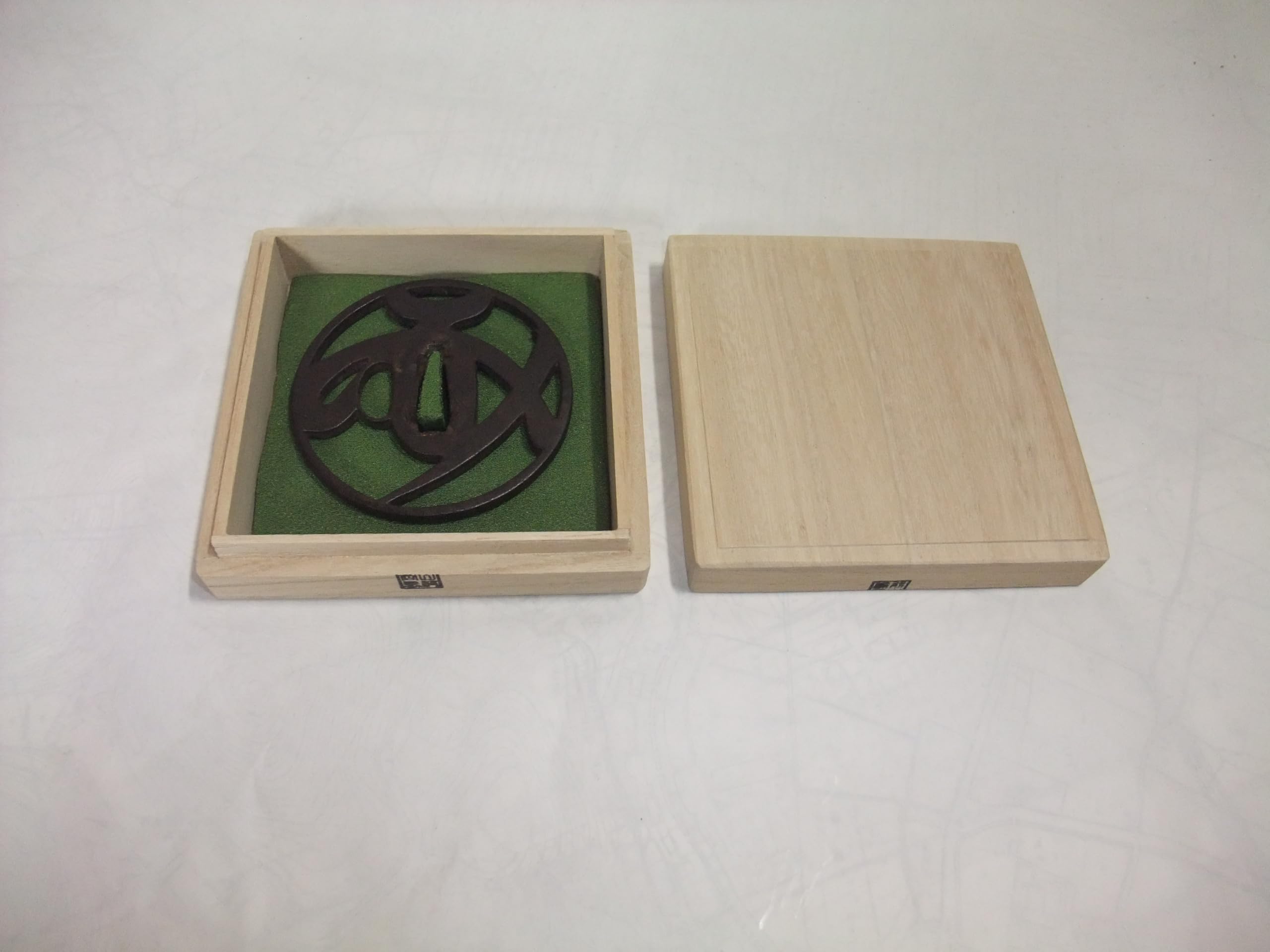 Amazon.co.jp: 鍔箱 緑色 刀装具入れ。 : スポーツ＆アウトドア