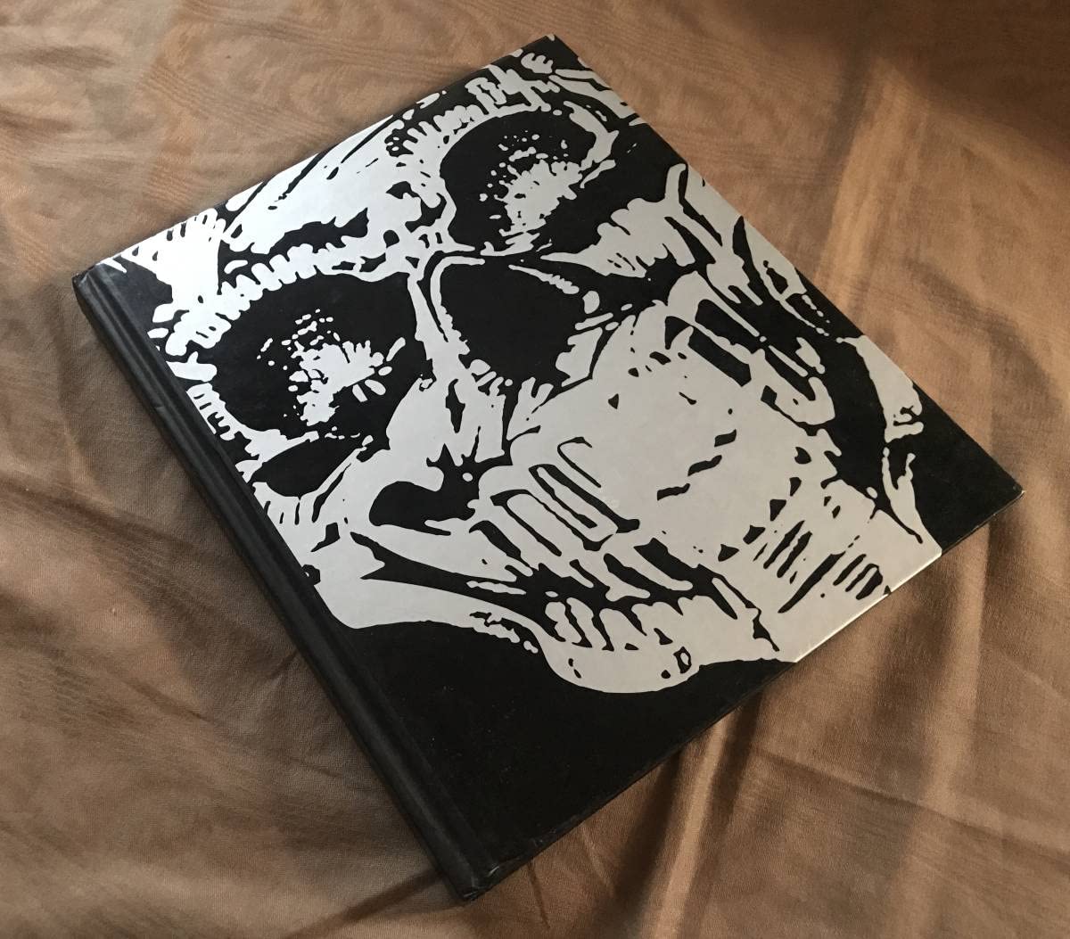 Amazon.co.jp: THE ART AND LIFE OF CHAZ BOJORQUEZ 作品集 検索  