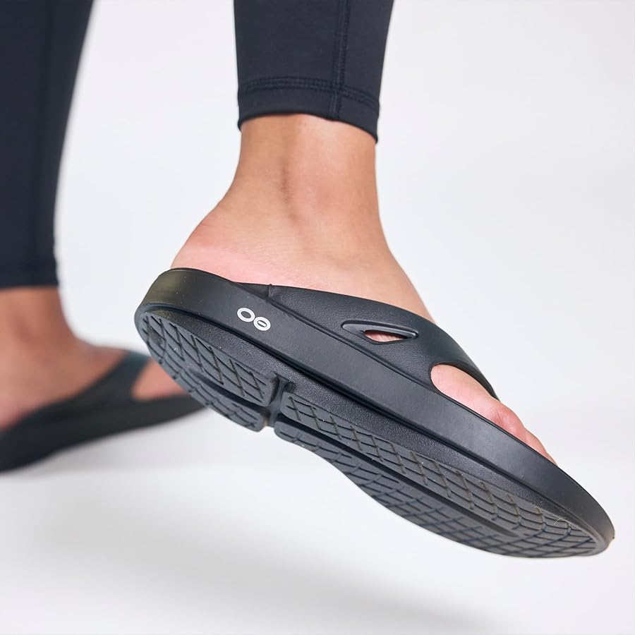 OOFOS Unisex Ooriginal Thong Flip Flop, Black, 5 M US