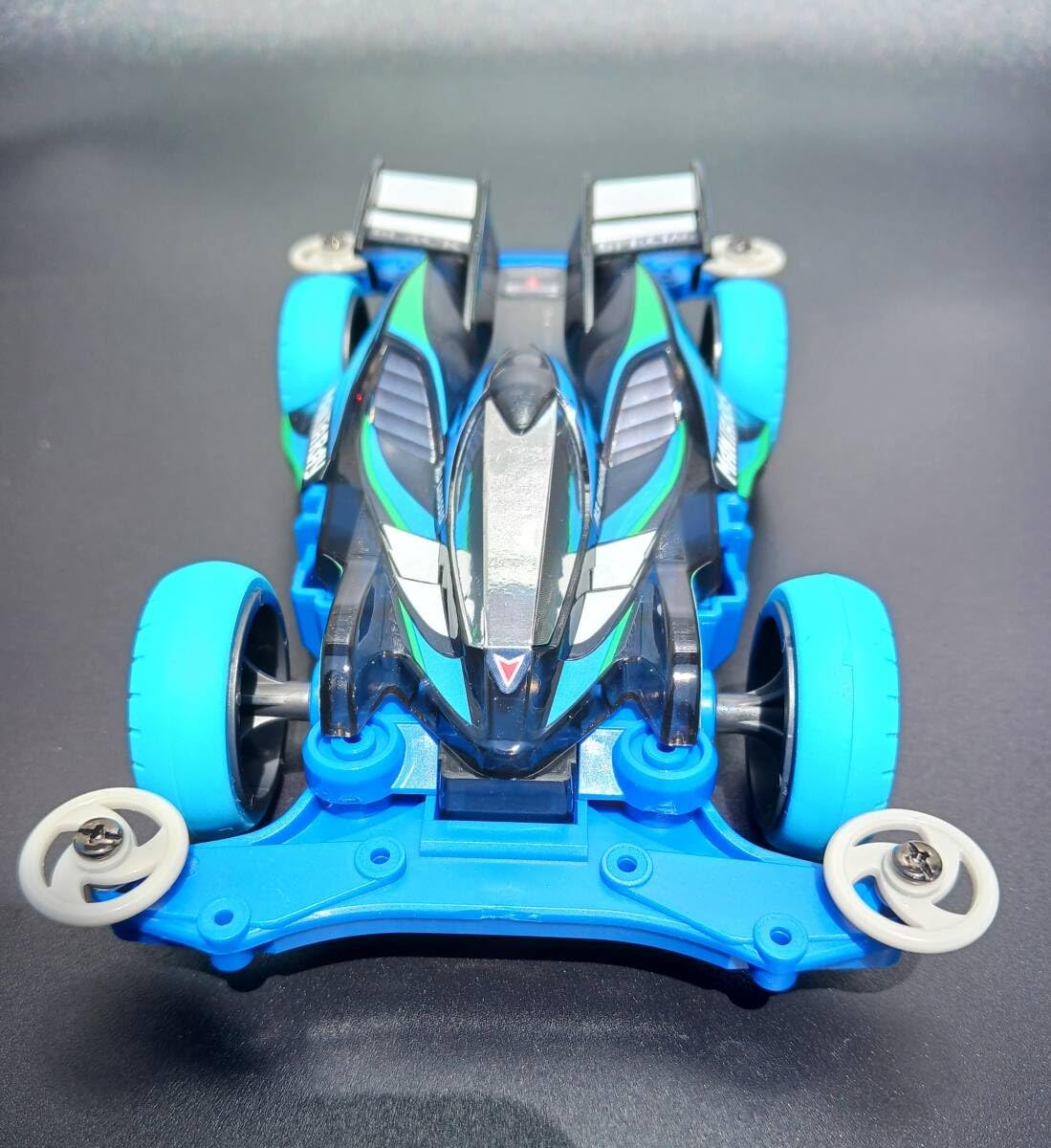 ミニ四駆　完成品　マンタレイ Black&Blue Special マンタレイmk.ⅡブラックSP｣青の存在感