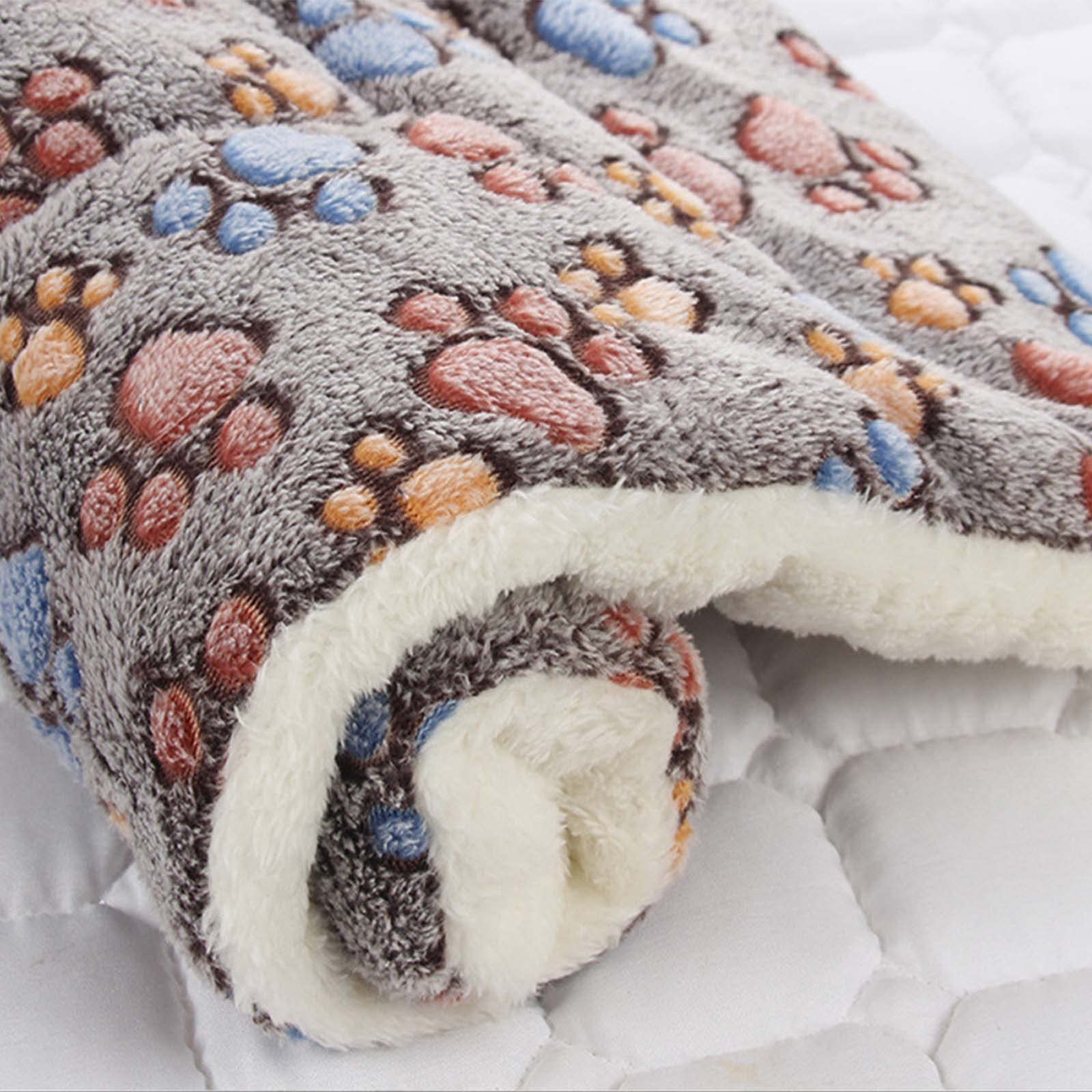 iik Cozy Calming Cat Blanket, Ultra Soft Dog/Cat Bed Mat with Cute Prints, Dog/Cat Blankets for Indoor Cats, Warm Pet Mat in A Variety of Sizes to Fit Most Pets (B,24 * 16in)