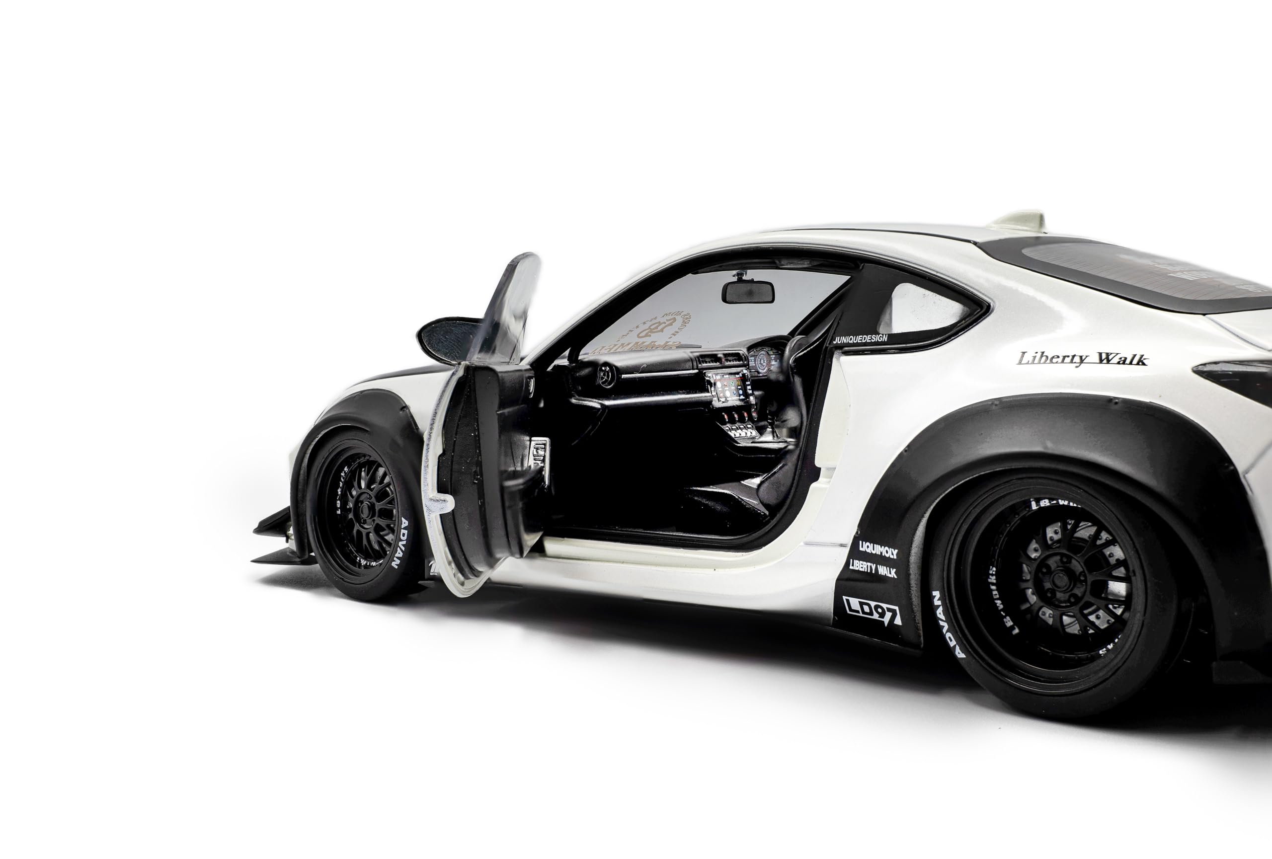 Solido 1:18 Toyota GR86 LBWK Body Kit Bianco