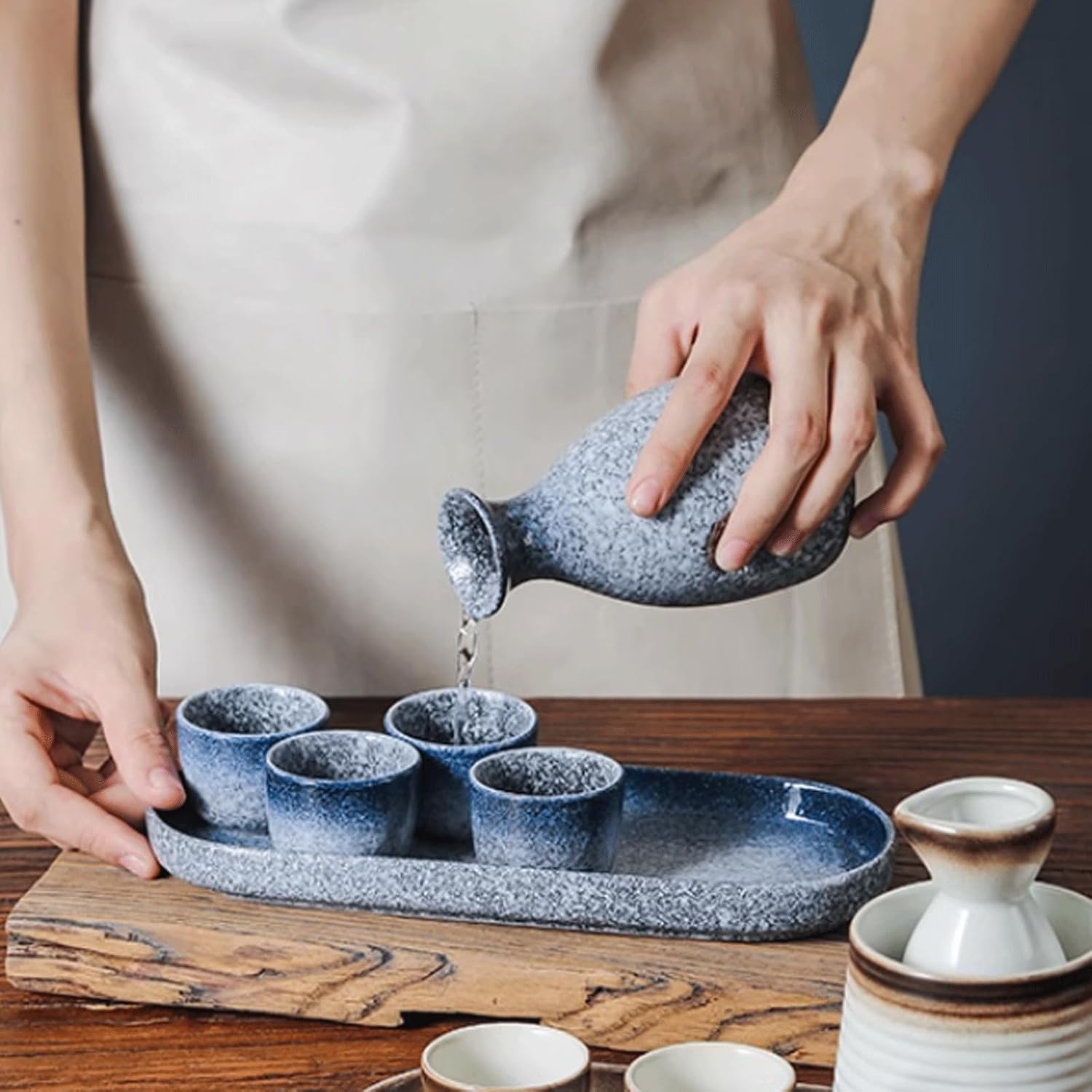 Ceramic Sake Saki Set Sake Cups Sake Bottle Saki Cups Retro Sake Pot with 4 Sake Cups Set Japanese Style Wine Cups