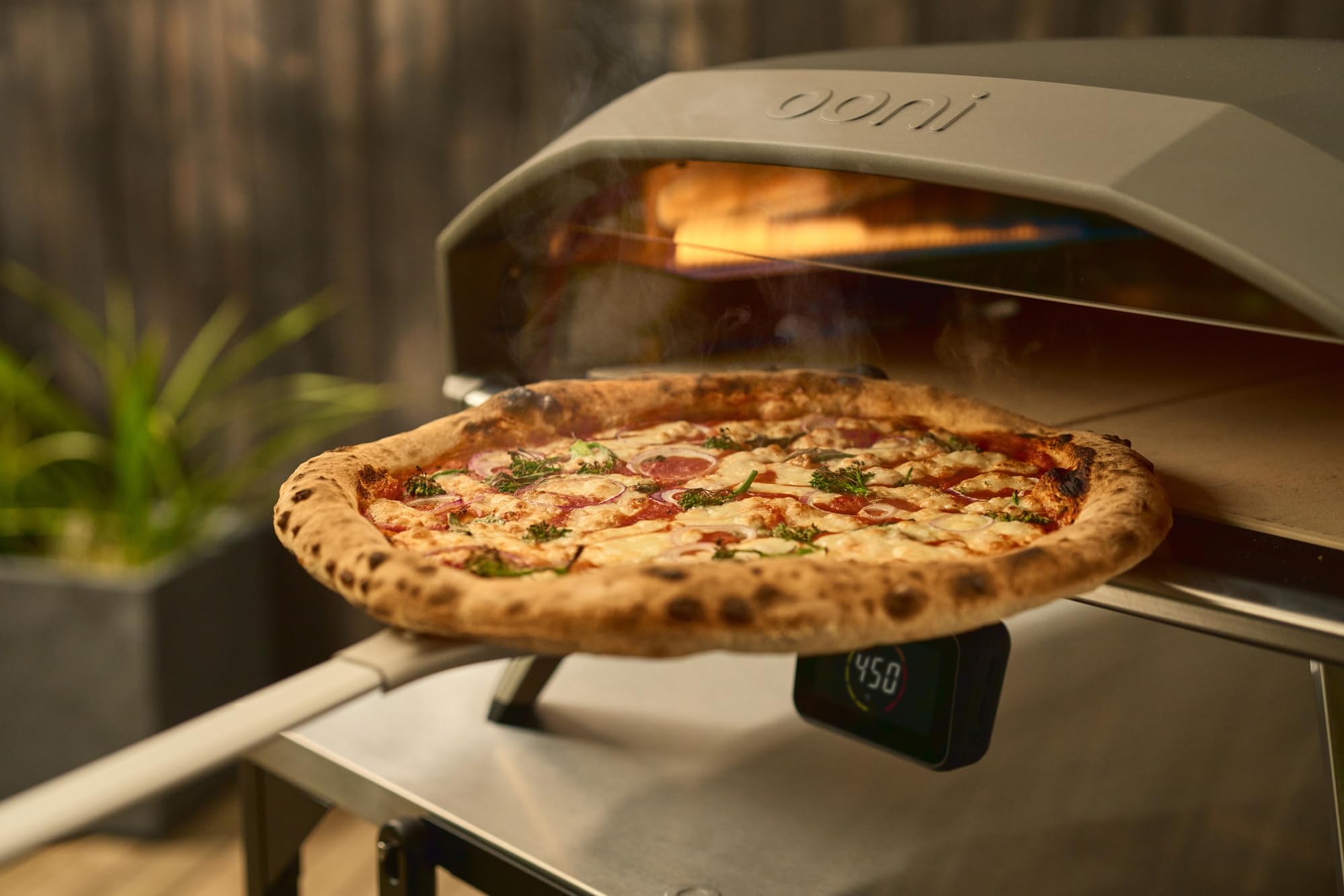 Ooni Pala giratoria para pizza, de aluminio perforado, de 9 pulgadas, ligera, de metal, con mango largo, herramientas para pizza, accesorios para horno de pizza