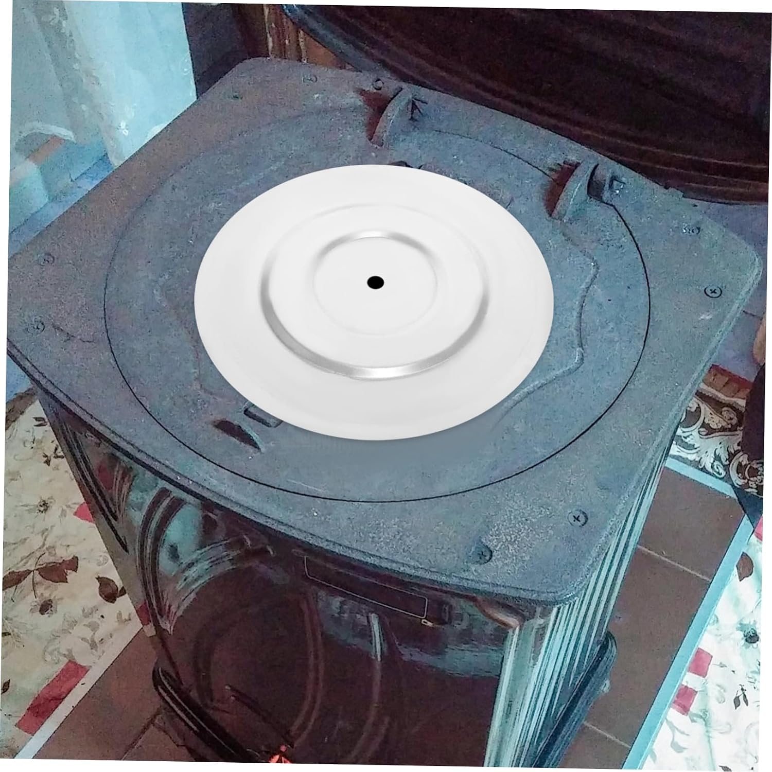 Firewood Stove Accessory Iron Lid Burning Stove Cover Heat Resistant Design with Ventilation Easy to Clean Aesthetic Appeal