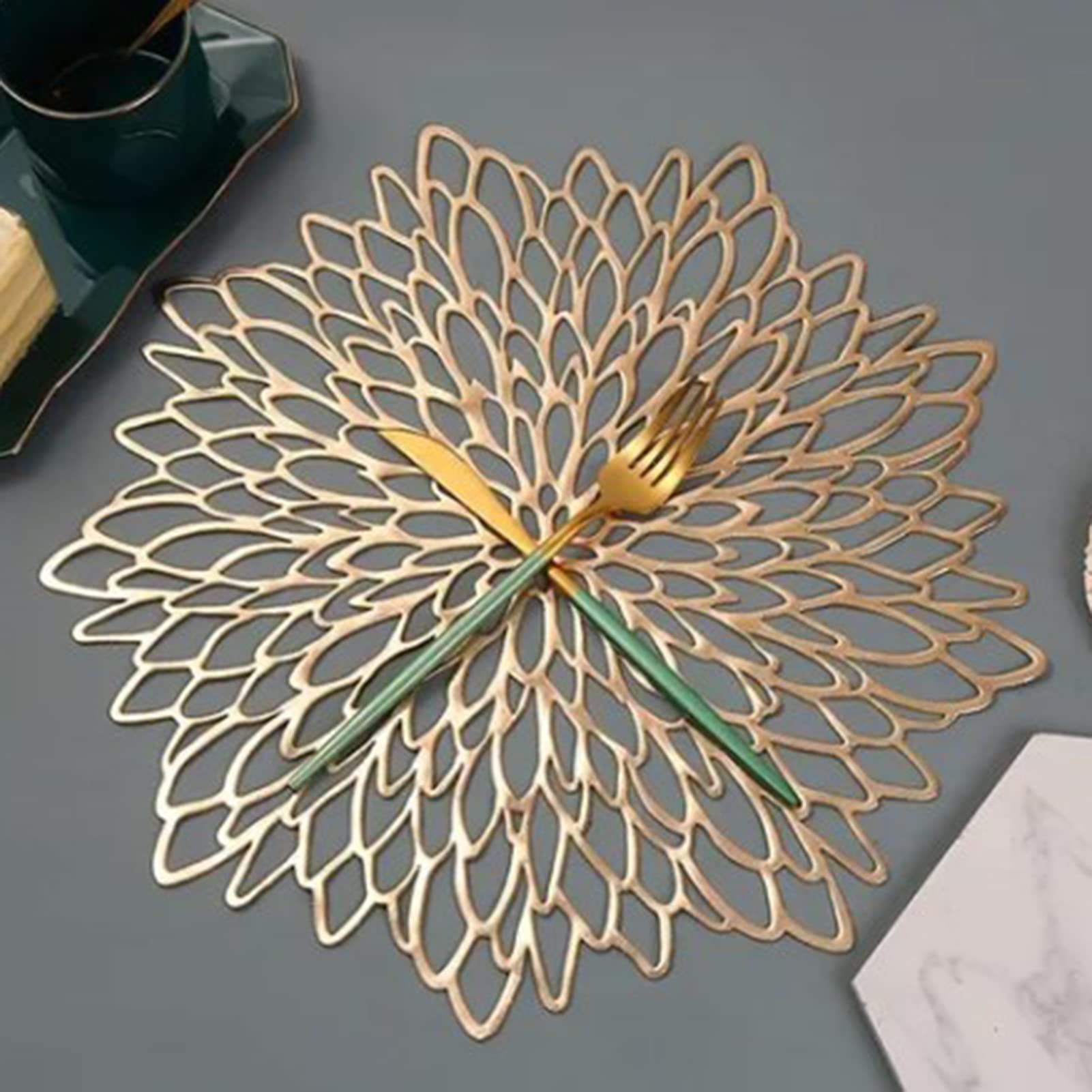 8 Pezzi Tovaglietta per Fiori Rotonda, Tovaglietta Dorate Hollow in PVC, Tovaglietta Rotonda Impermeabile per Presina Piatto, Decorazione da Tavola, Matrimonio, Ristorante(15 Pollici)