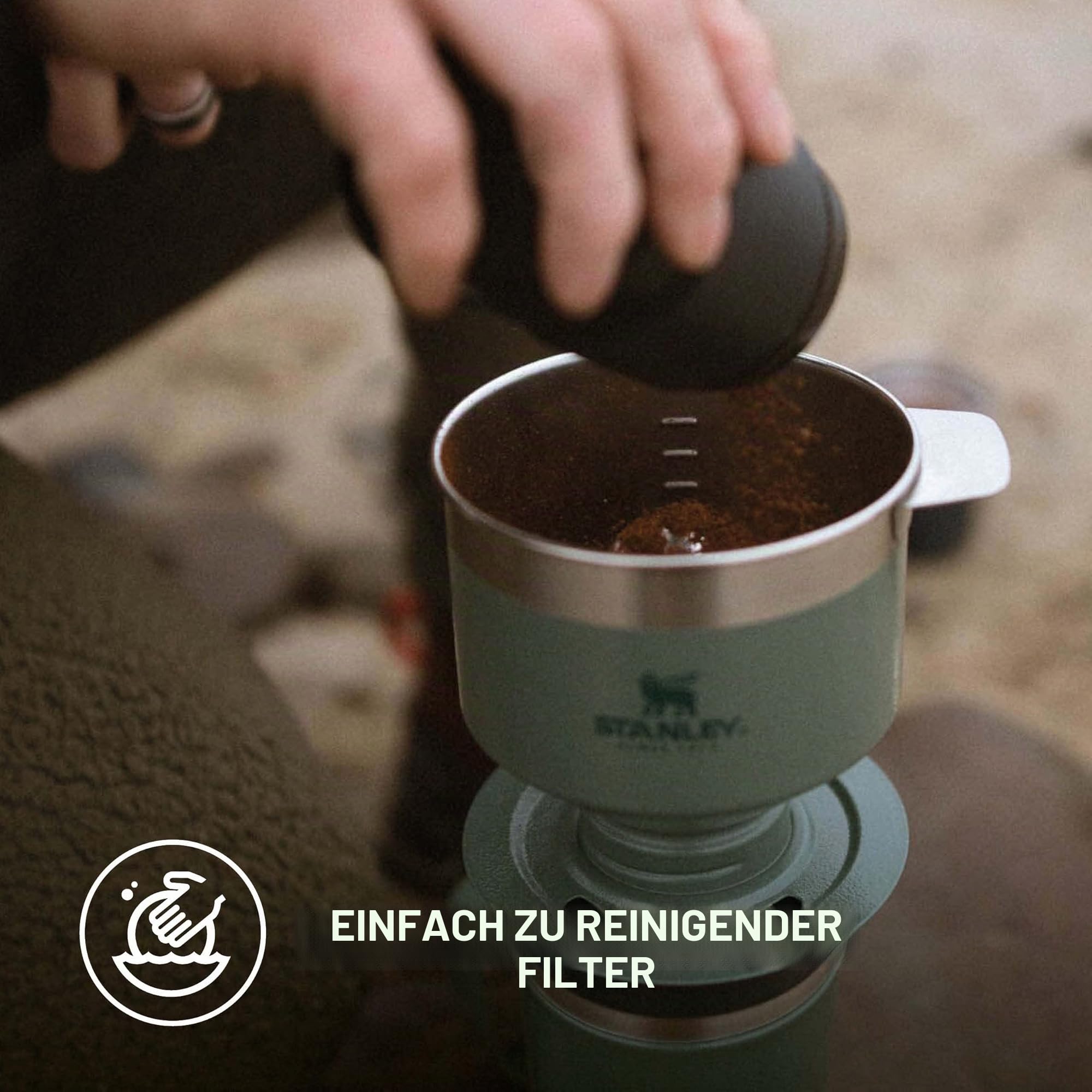 STANLEY 1913 Camp Mug mit Perfect Brew Set 0.35L - Hammertone Green | Hält 4 Std. heiß - 5 Std. kalt - Spülmaschinenfest - Tragegriff - Edelstahl