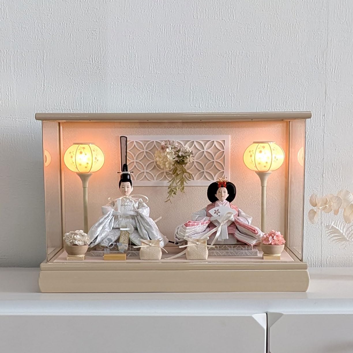 Amazon | 雛人形 ひな人形 ケース飾り 黄昏 アイボリー アクリルケース