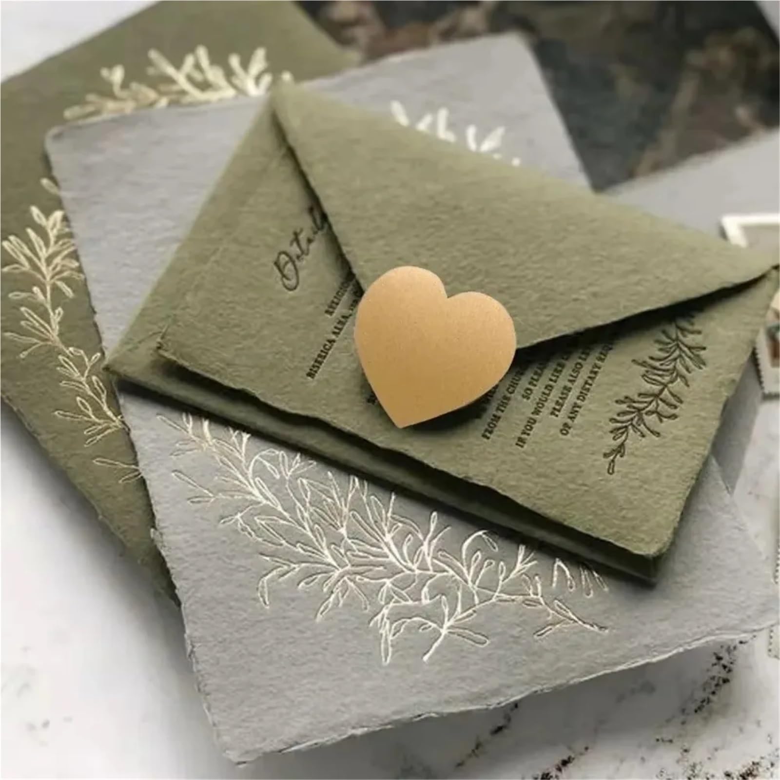 Adesivi da grattare 8 rotoli 300 pezzi/rotolo a forma di cuore Fai te fatti a mano Gioco Scratch Etichette adesive Forniture for feste Decorazione regalo for fai(Gold)
