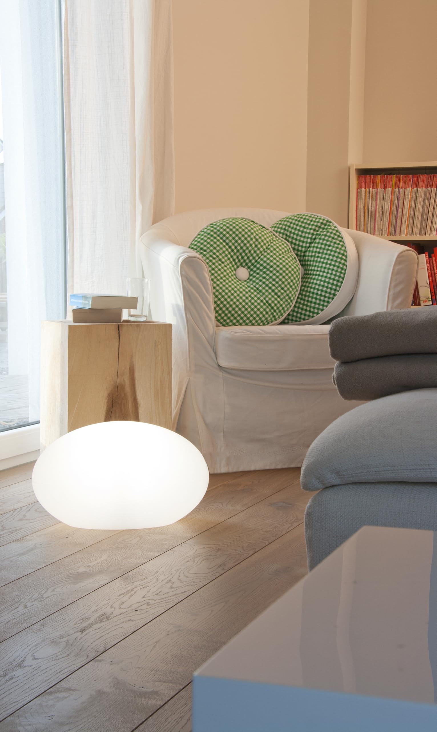 8 seasons design Shining Eye, ovale LED Kugel 42 x 24 cm (weiß), E27 Fassung inkl. Leuchtmittel in warmweiß, Leuchtkugel für außen und innen, Garten, Balkon, Terrasse