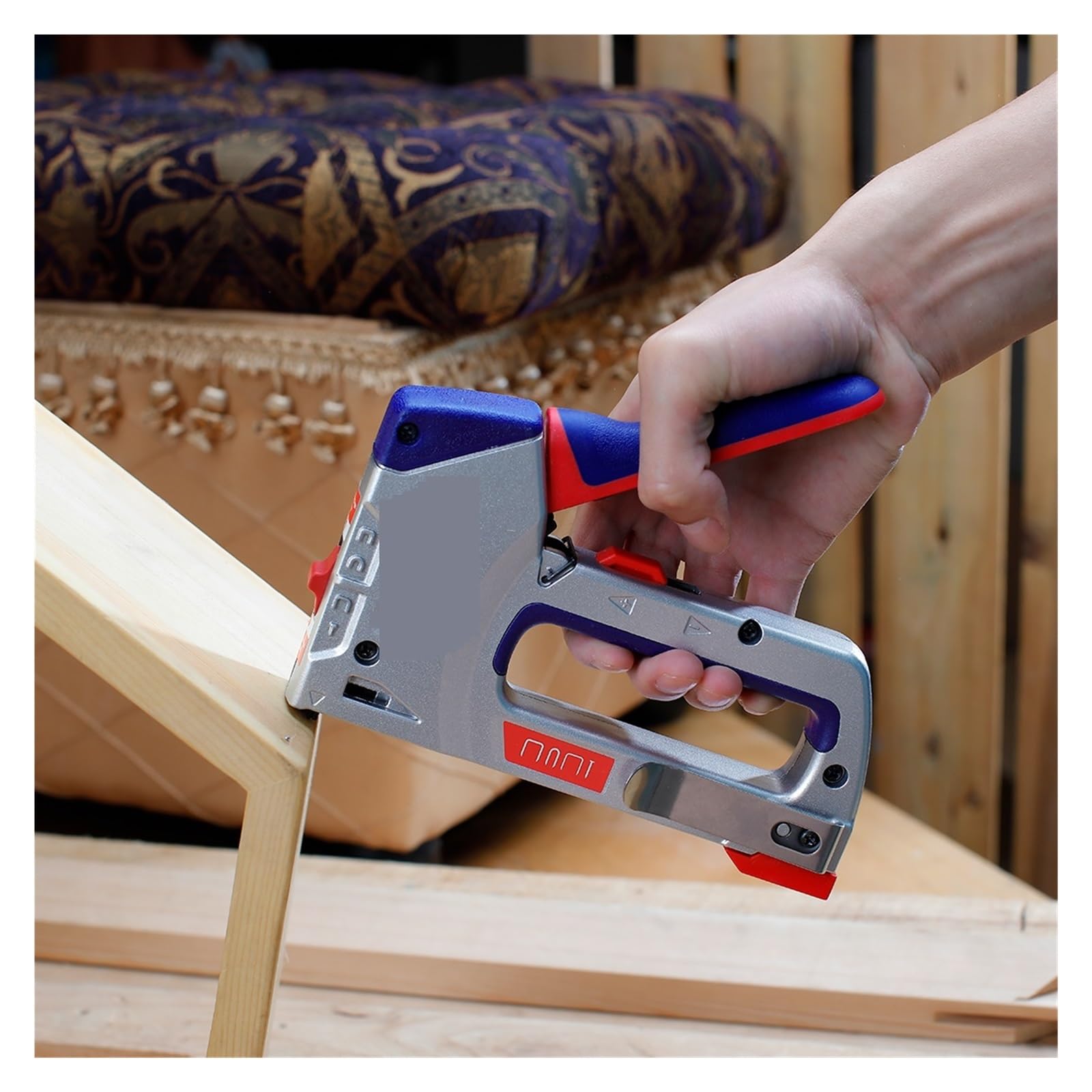 4 IN 1 Pistola for graffette for impieghi gravosi for la decorazione domestica fai-da-te Cucitrice for mobili Pistola sparachiodi manuale con 4000 graffette Chiodatrice
