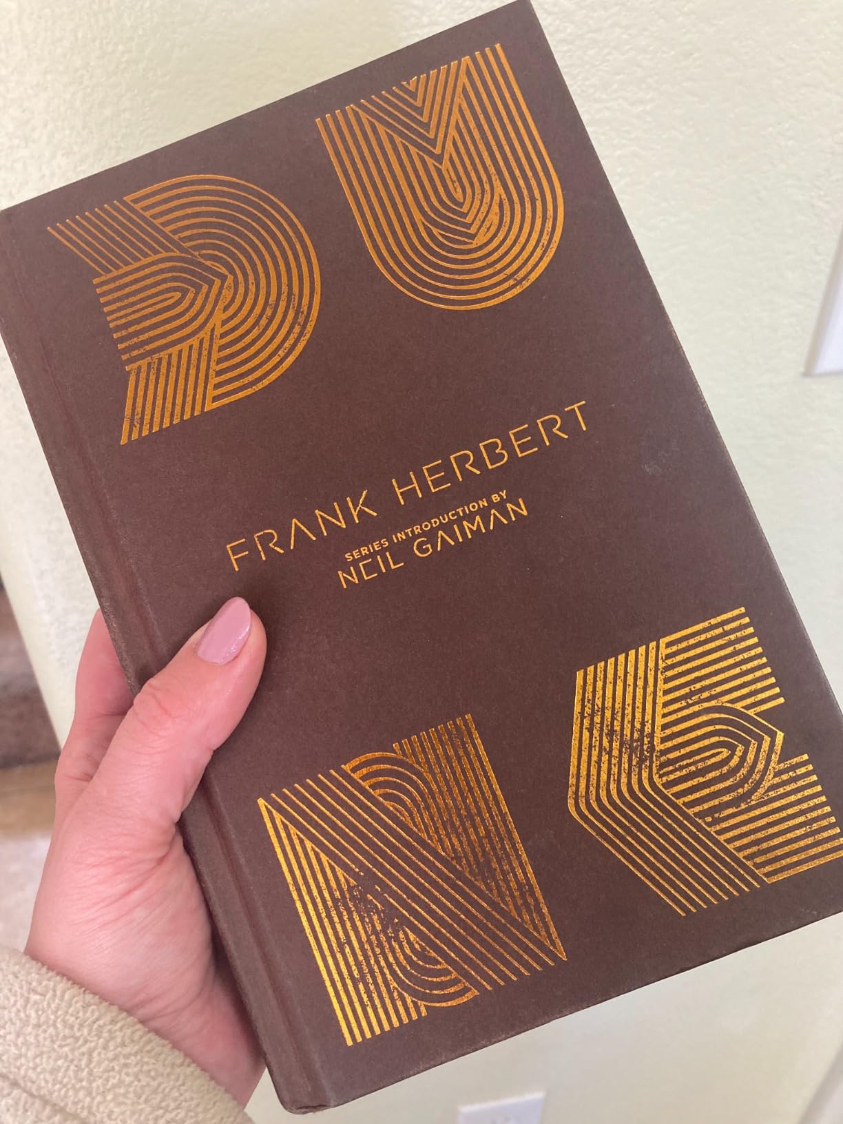 Dune - A Timeless Odyssey through Sands of Intrigue and Power