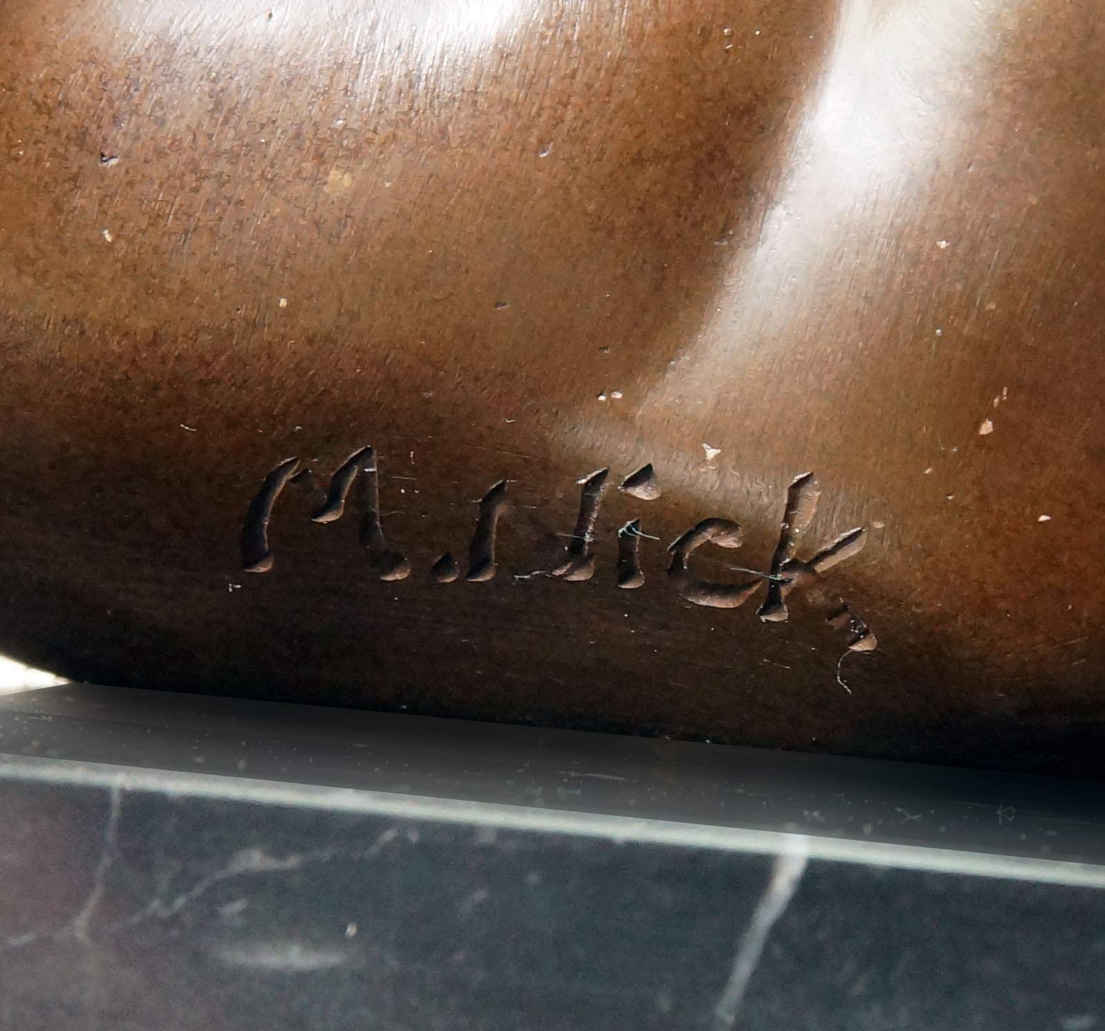 Kunst & Ambiente - Muskulöser Männerakt - Toyboy Eric - Gaybronze - signiert M.Nick - Homoerotische Statue - Deko Athlet - Turner - Höhe: 13 cm - Breite: 25 cm - Sexy Figur