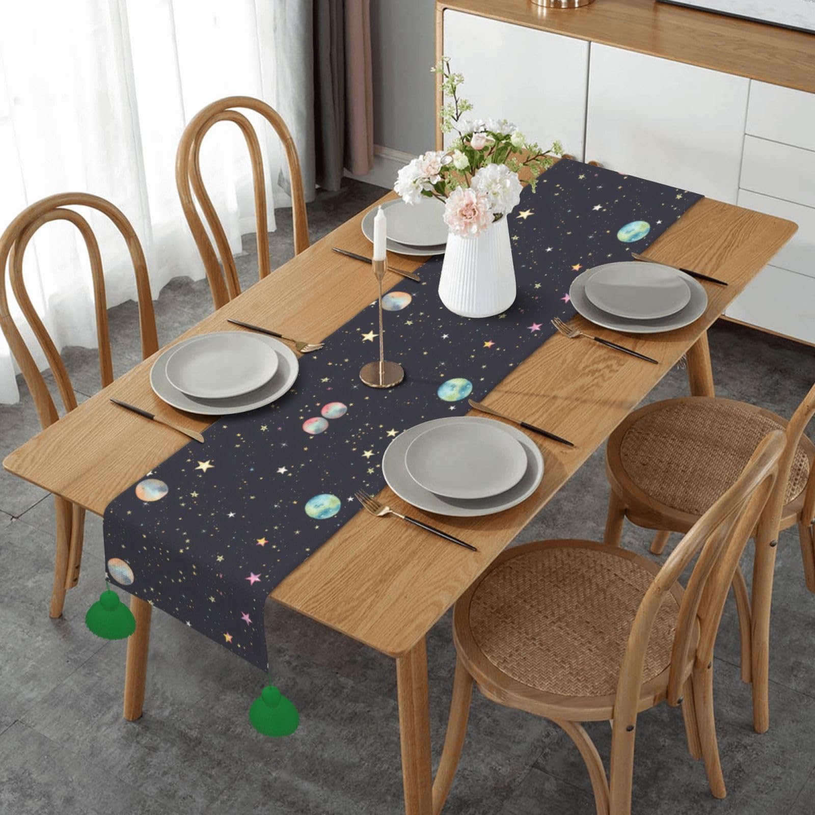 Chemin de table galaxie crée une ambiance cosmique unique pour votre mariage