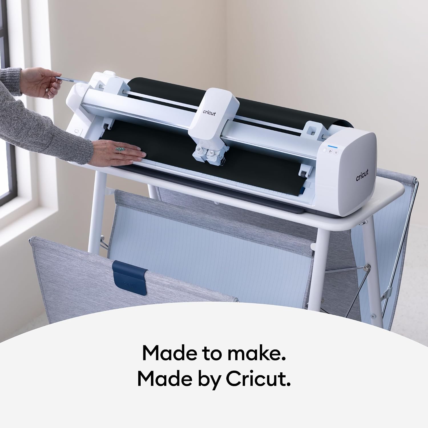 Cricut Smart Vinyl– Permanent - Black (25 in x 5 ft) - Compatible with Cricut Venture