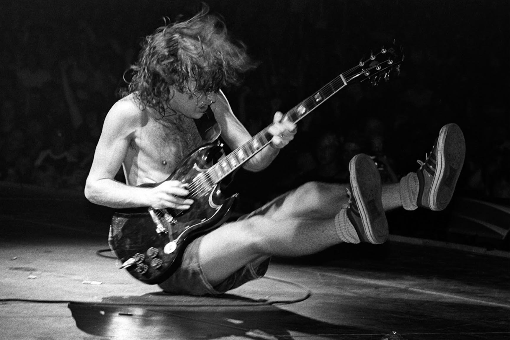 FAB ACDC Angus Young – Kunstdruck auf Leinwand, verschiedene Größen (A2, 61 x 40,6 cm)