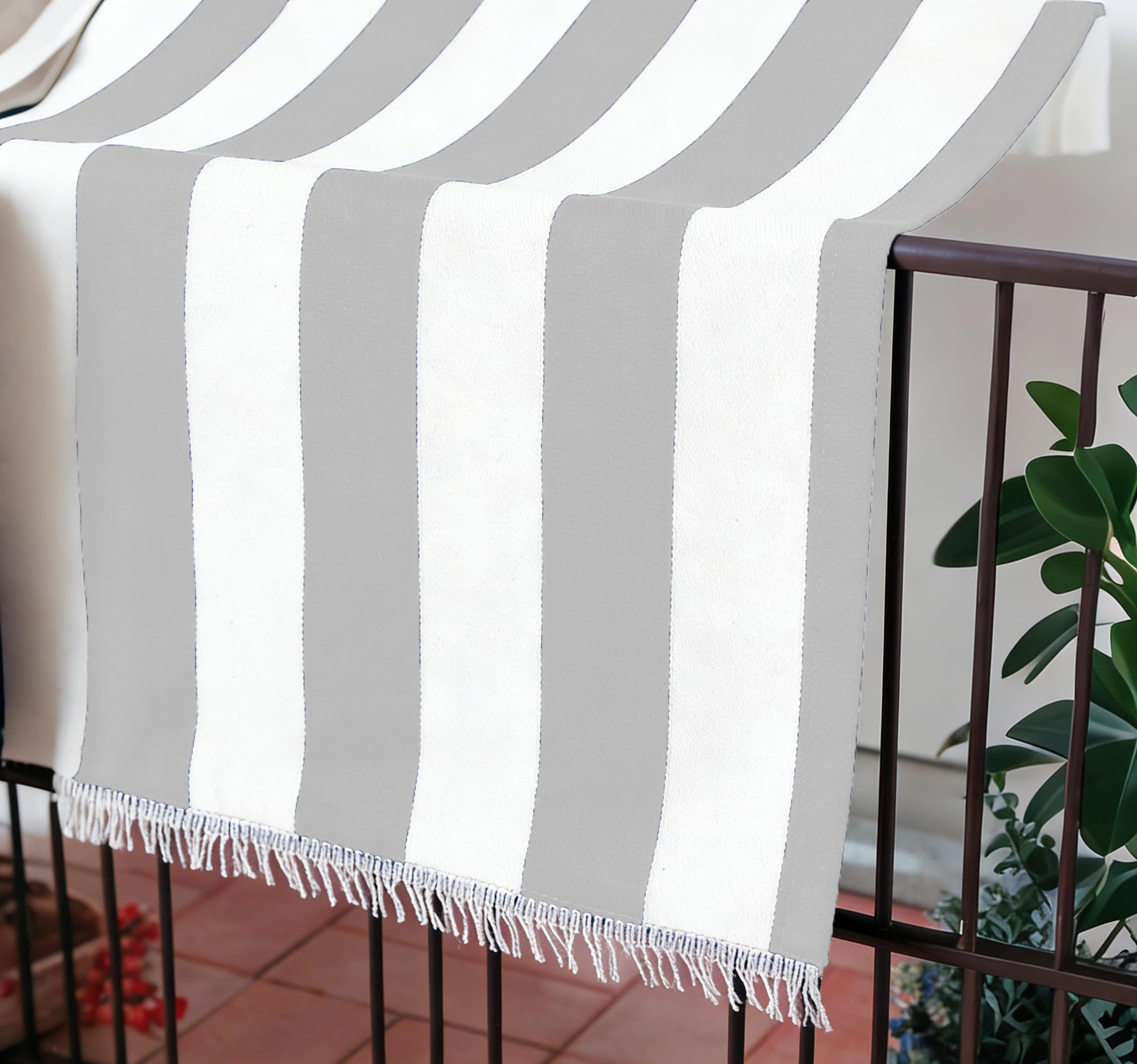 Rivers Rideau de soleil à rayures pour balcon et fenêtre extérieur, polyester léger, filtre la lumière solaire, différentes tailles de couleurs, avec franges et anneaux en plastique, 1 145 x 290 cm,