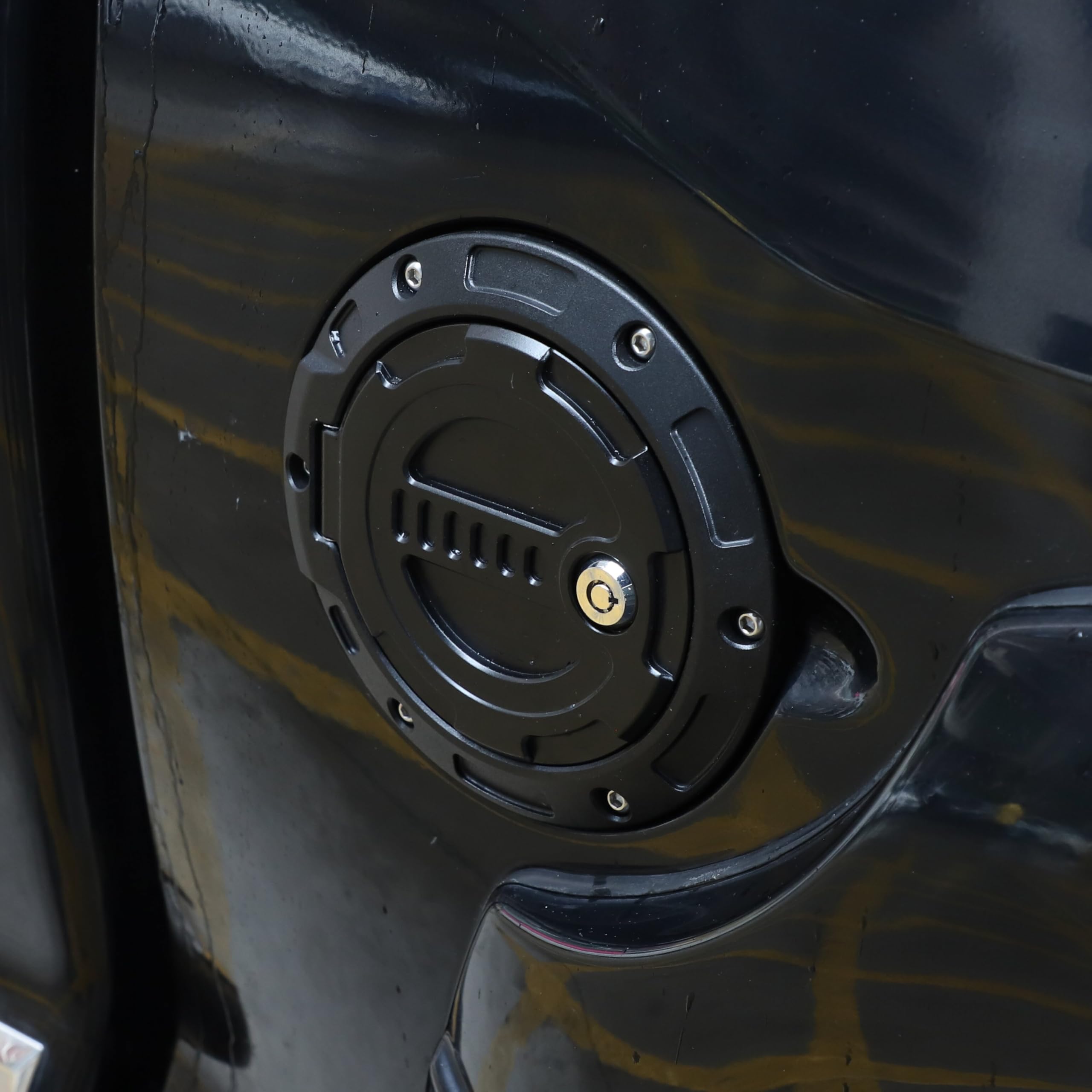 TOYCIDFG Car Fuel Filler Cap Door with Lock Gas Tank Cap Cover Compatible with Toyota Tundra 2007-2021, Heavy Duty Aluminium Alloy Car Tank Cap