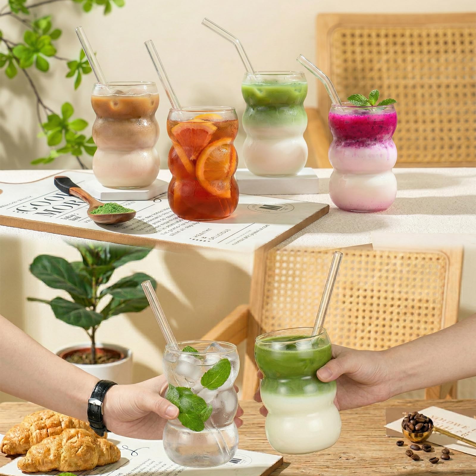 VITEVER Latte Macchiato Set di 4 bicchieri da caffè con coperchio, lavabili in lavastoviglie, bicchieri da 550 ml, bicchieri da long drink, bicchieri da cocktail, spazzola e cannuccia