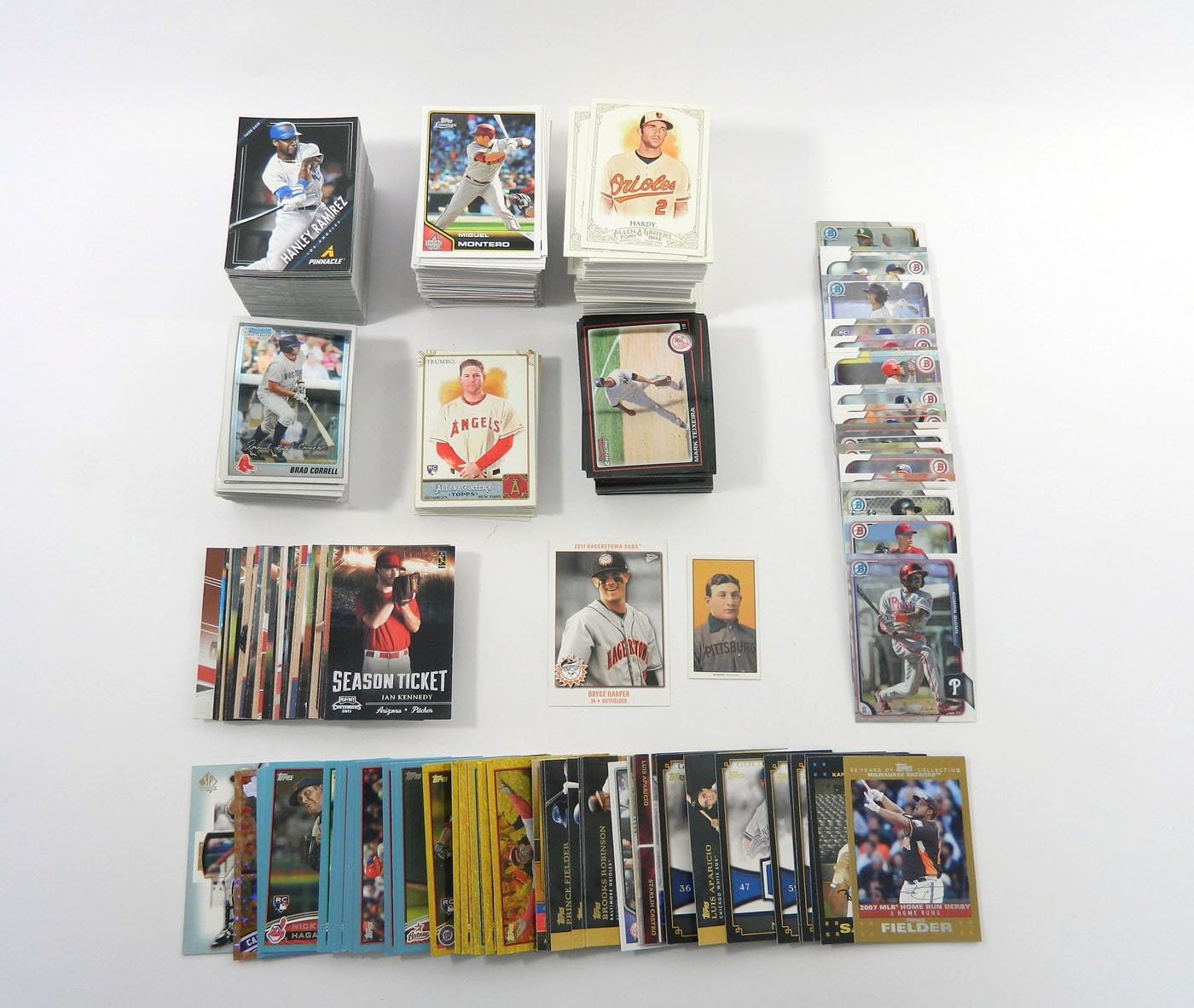 MLB Baseball Card Collector Box with Over 800 Cards