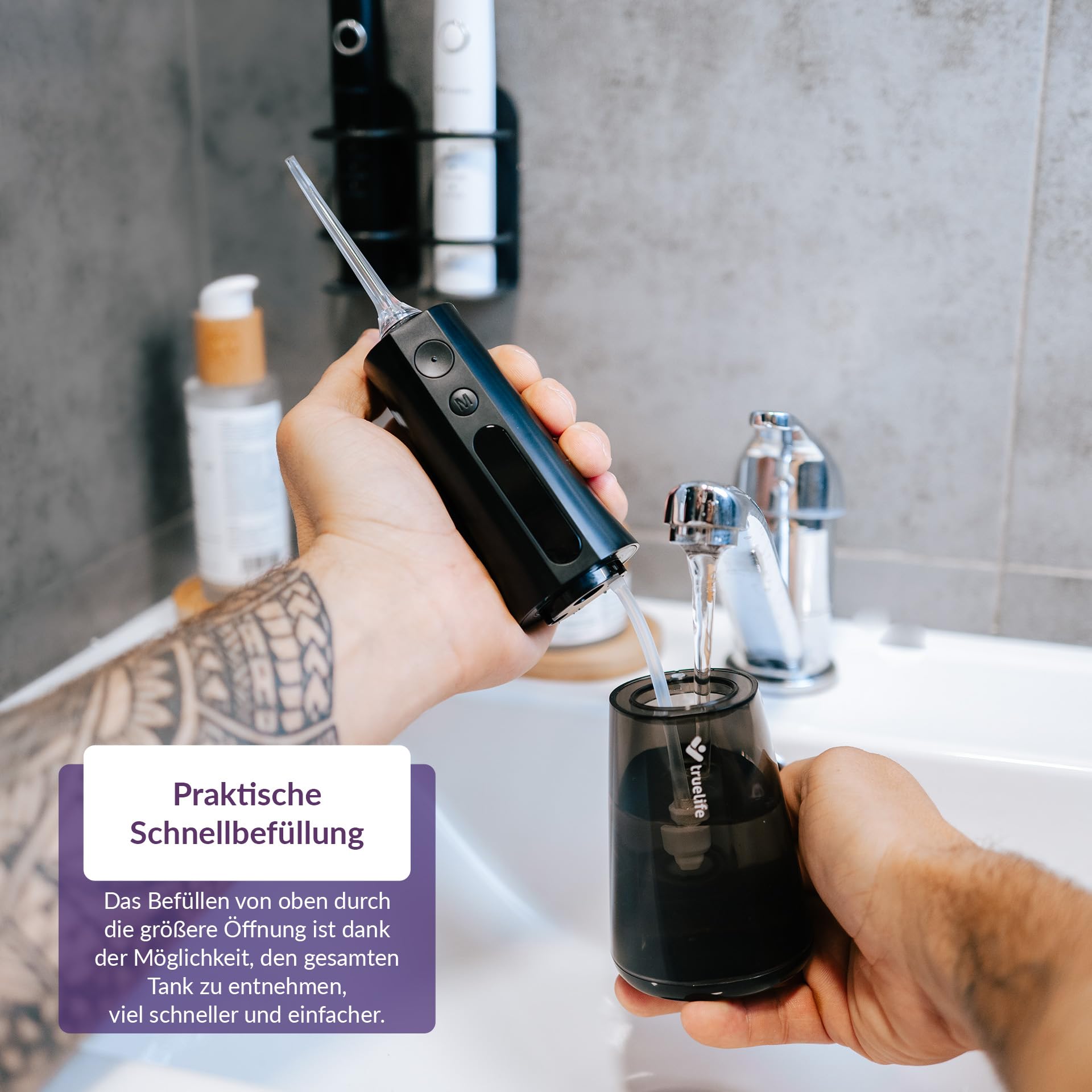 TrueLife AquaFloss Compact L100 Munddusche kabellos, tragbar, 300ml Tank, 3 Modi, 2 Druckstufen, IPX7, USB, 6 Düsen im Paket Zahnzwischenraum-Reinigung, Zahnspange/Implantate (Schwarz)