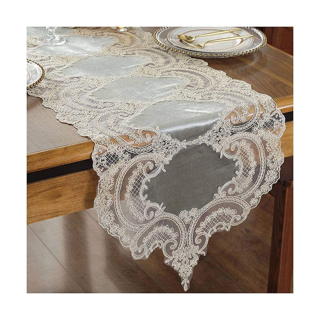 Chemin de table vert brodé 40x220cm pour décorer votre salon américain