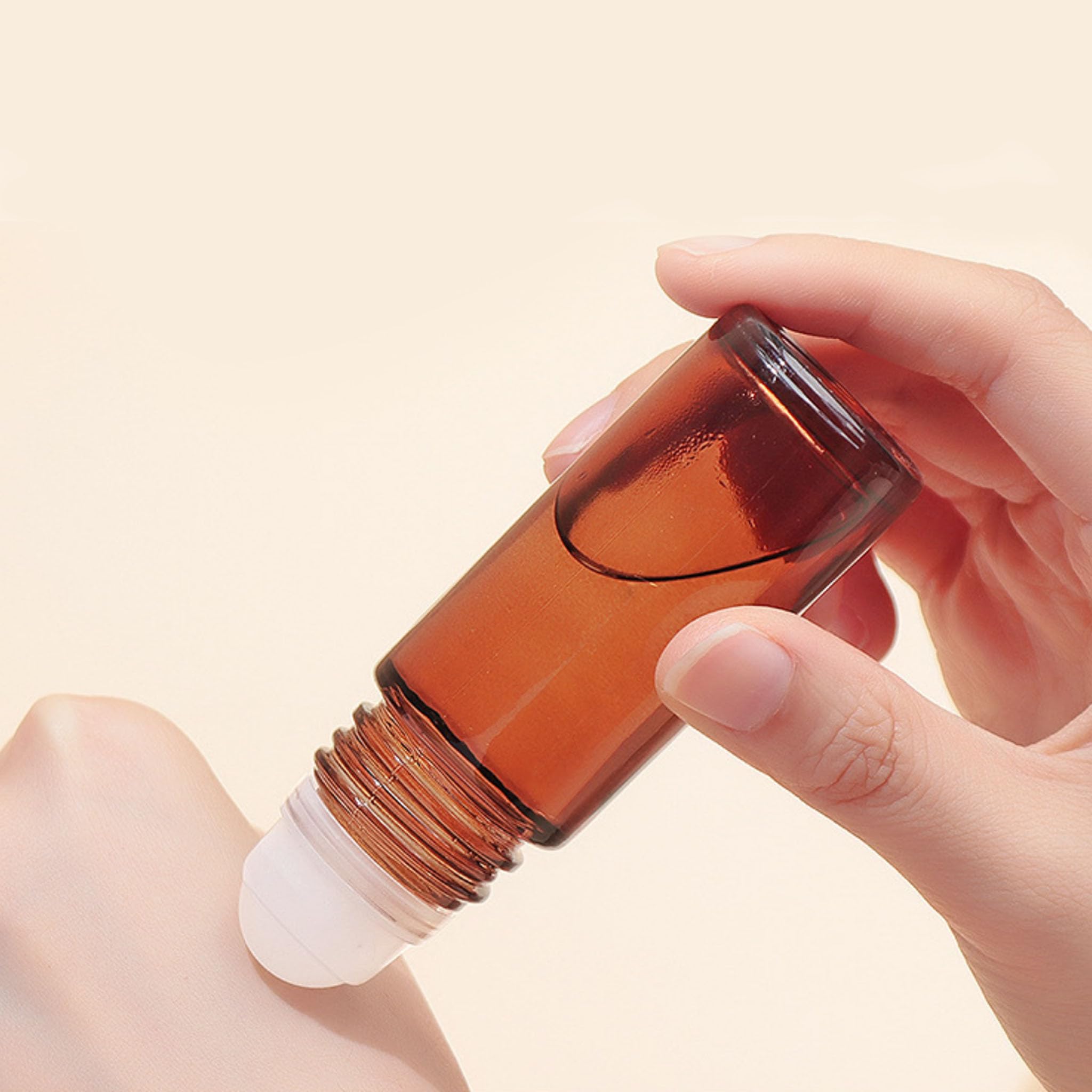 Lot de 2 flacons roulants en verre marron de 30 ml pour huiles essentielles, parfums, flacons à bille rechargeables, déodorants, outils de beauté et de soins personnels pour parfums, cosmétiques