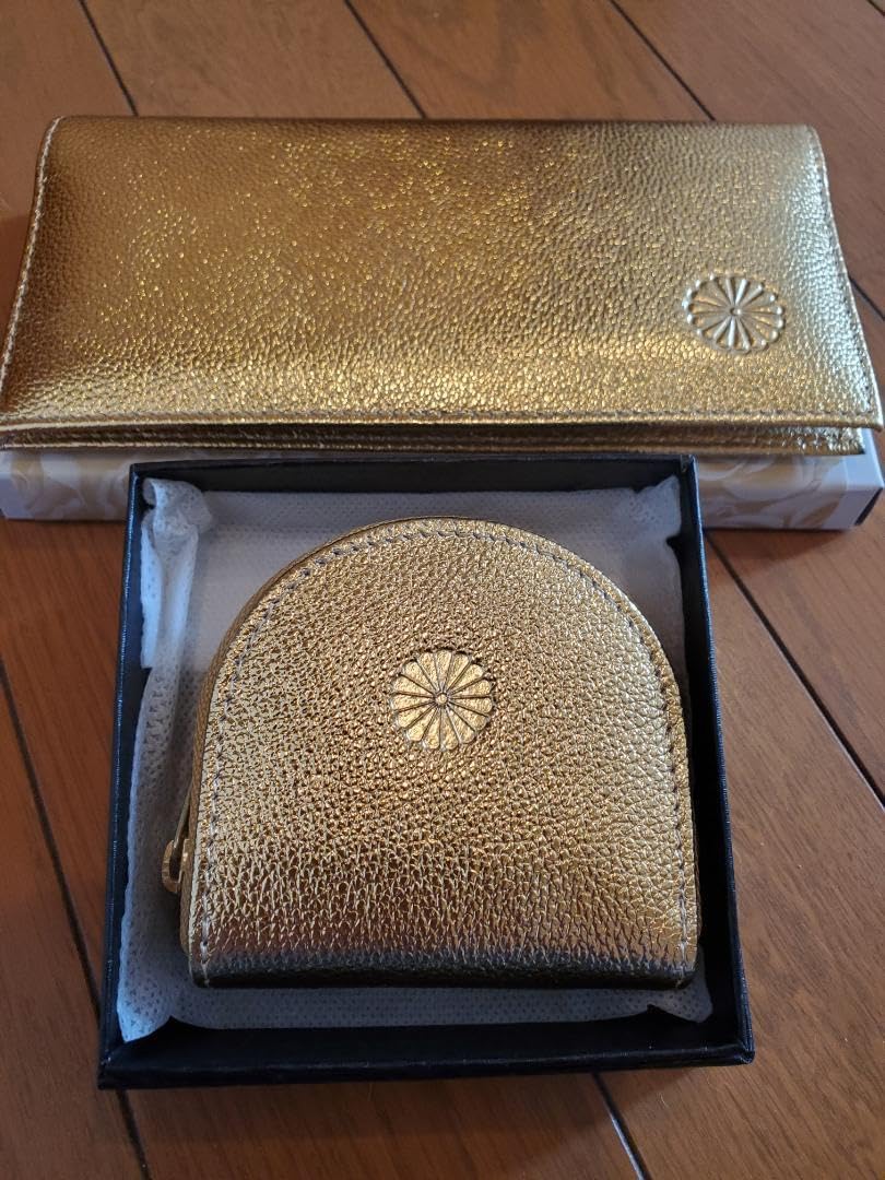 【新品未使用】皇居　 菊の御紋入り　長財布とコインケース　ゴールド　本皮製品 Amazon.co.jp: 皇居 本革 菊の紋入り ゴールド長財布 東御苑