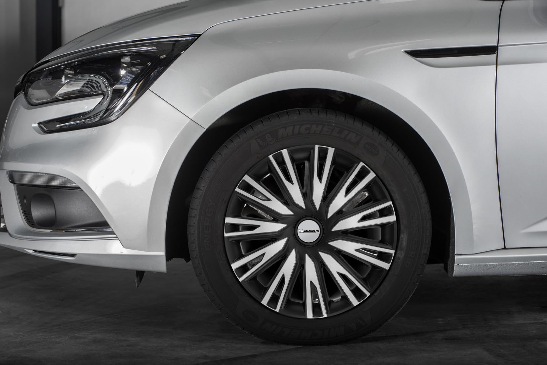 Michelin 4 Copricerchi Auto Argento & Nero 15 pollici - Sistema NVS Night Vision Security - Universali Fissaggio Facile