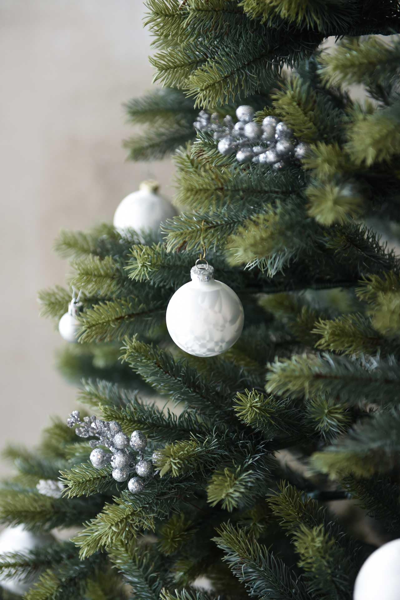 Amazon.de: VIVANNO Weihnachten Knstlicher Weihnachtsbaum 210 cm -  Naturgetreu, Robuster Aufbau, PE Tanne, Inkl. Stnder