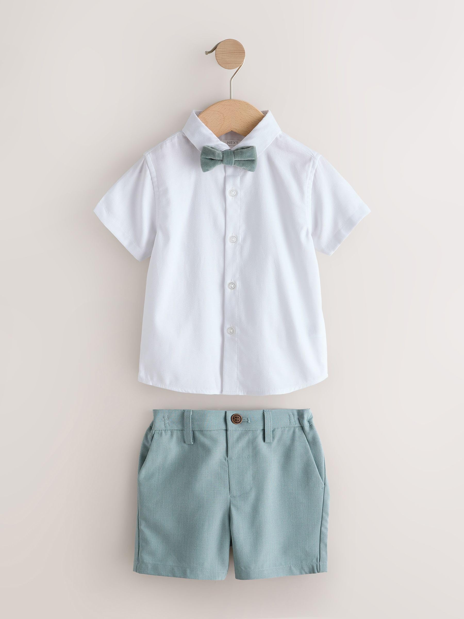 NEXT Jungen Weste, Hemd, Shorts und Krawatte im Set