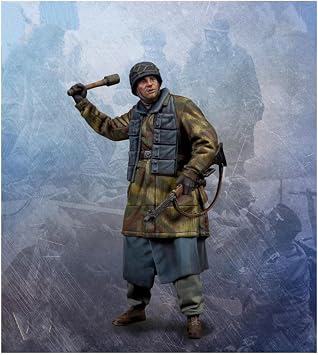 1/35 Resin Figure Model kits GK WWII german soldier 1 Figure Unassembled and Unpainted kit