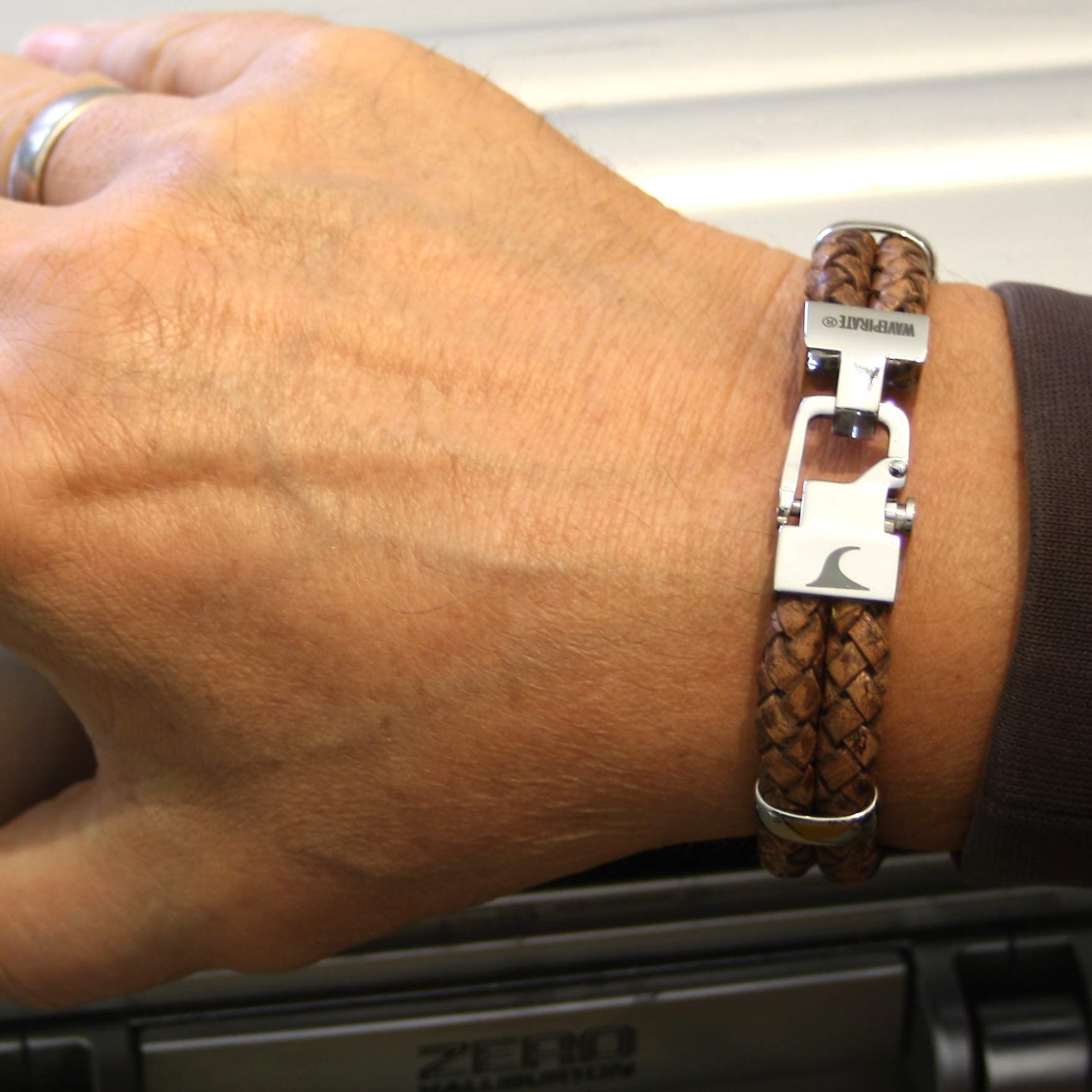 Echt Leder-Armband TURN F Cognac Herren-Armband Männer-Armband Geschenkbox Magnetverschluss Edelstahl