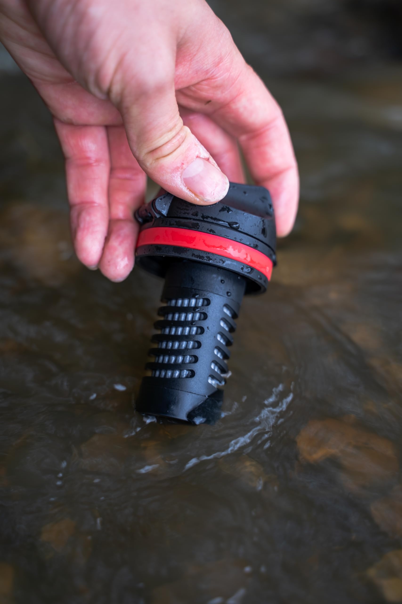 WATER TO GO Cantimplora de 0,75 L, con filtro, beber agua directamente del río, lago o conducto | Ultraligera y libre de BPA | 200 L de potencia de filtrado | Perfecto para viajes, kayak, camping, etc