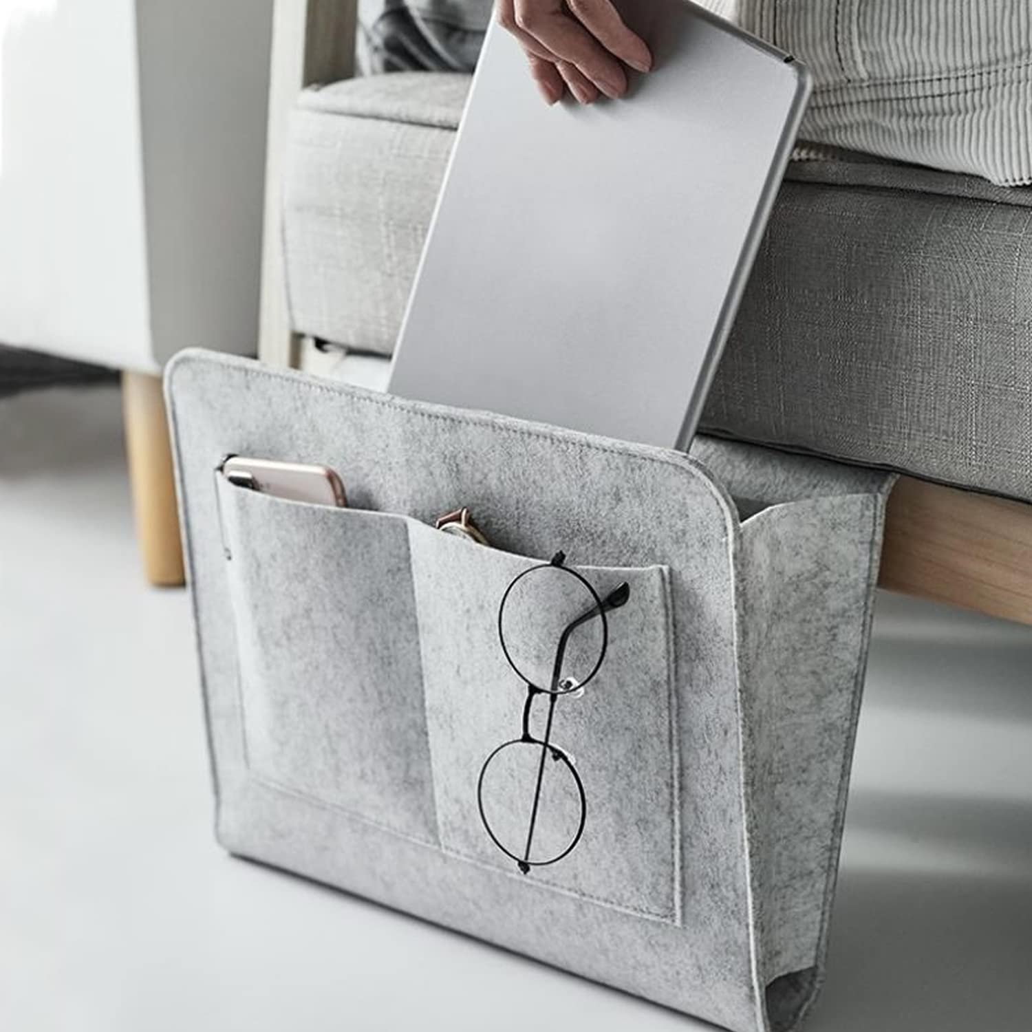 Bolsa de almacenamiento de fieltro para cabecera, organizador de noche, varios bolsillos, para revistas, libros, teléfono móvil, mando a distancia (gris)
