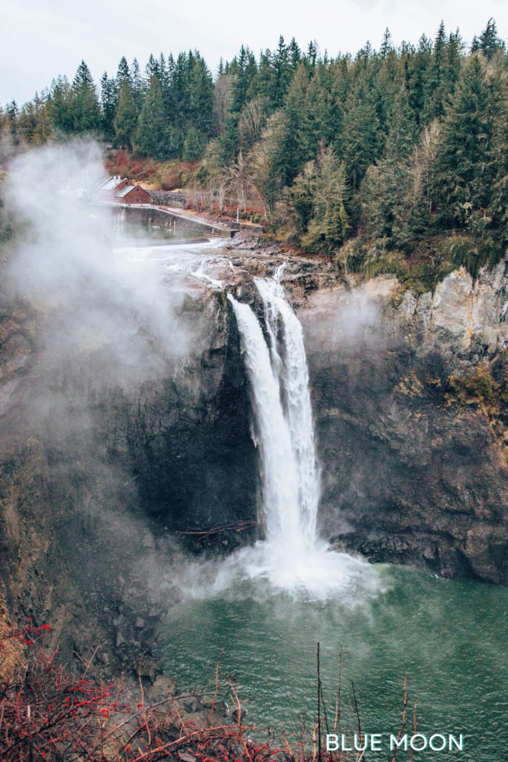Enchanted Waterfall Diary, 6x9 Inch 120 Pages - for Notes, Drawings: Immerse yourself in the tranquility of nature, perfect for any occasion