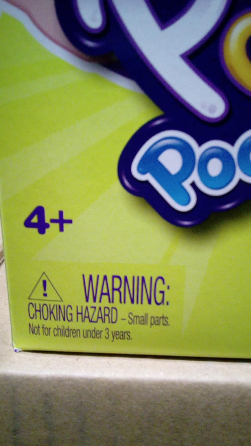 Warning label indicating choking hazard for children under 3 years