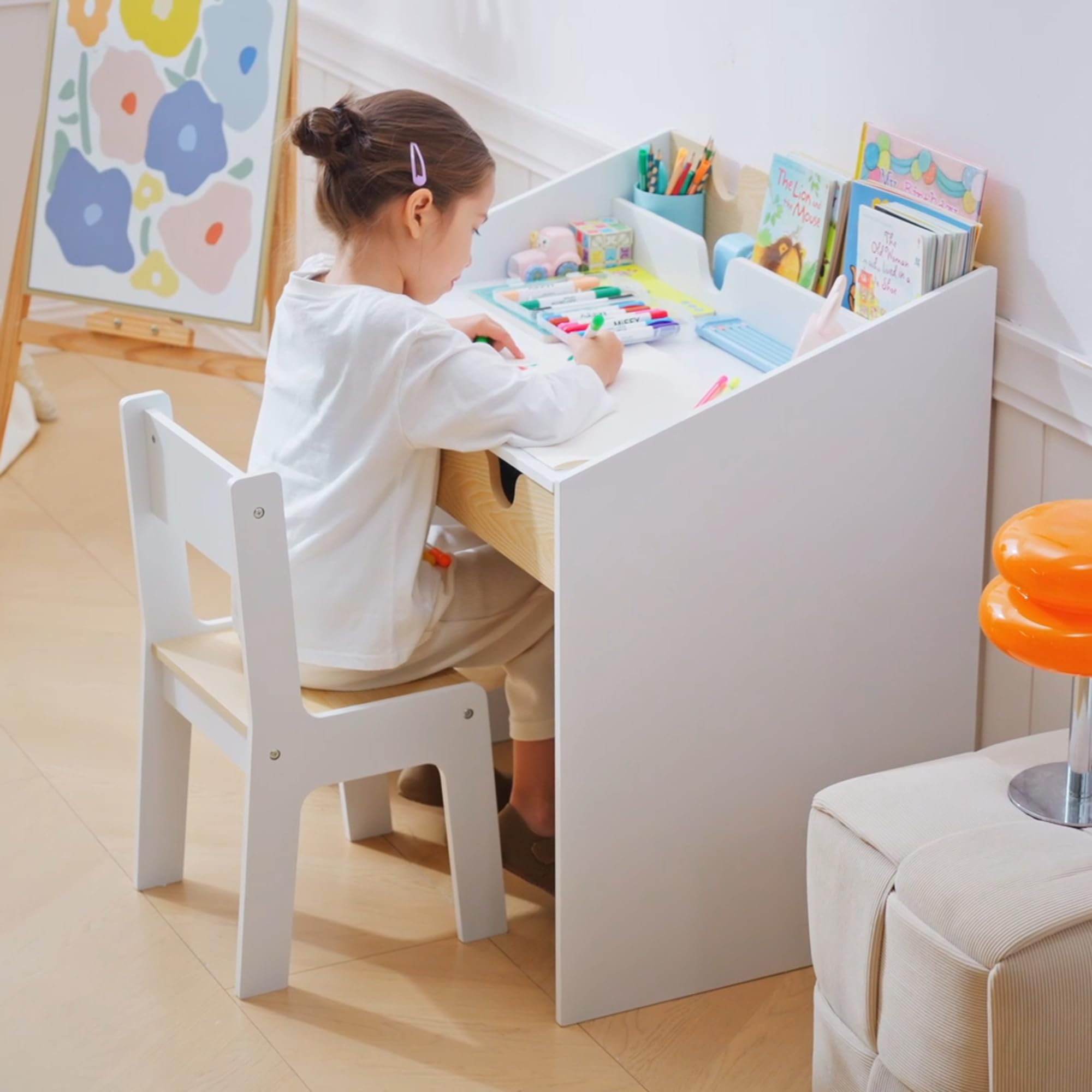 HOMCOM Set Scrivania e Sedia per Bambini, Tavolo con Cassetto e Scaffale, Mobili per Cameretta con Angoli Arrotondati, per Età 6-10 Anni, Bianco e Legno