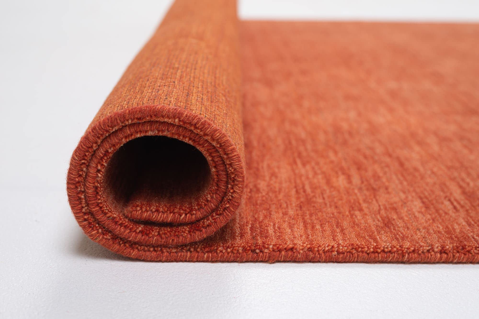 THEKO | Teppich Holi aus 100% Schurwolle | schlicht, zeitlos + modern | handgewebt | Farbe: Terrakotta | 40x60 cm