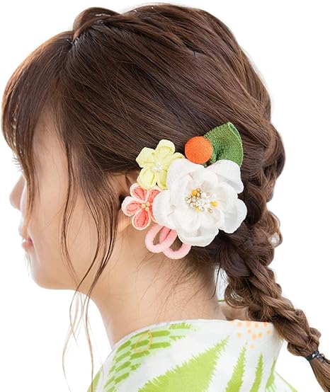 Amazon ソウビエン 髪飾り 成人式 卒業式 白 ホワイト 菊 花 フラワー コサージュ つまみ細工 丸ぐけ紐 玉飾り 縮緬 ちりめん くちばしクリップ 髪留め ヘアアクセサリー 卒業式 日本製 Soubien ビューティー 通販