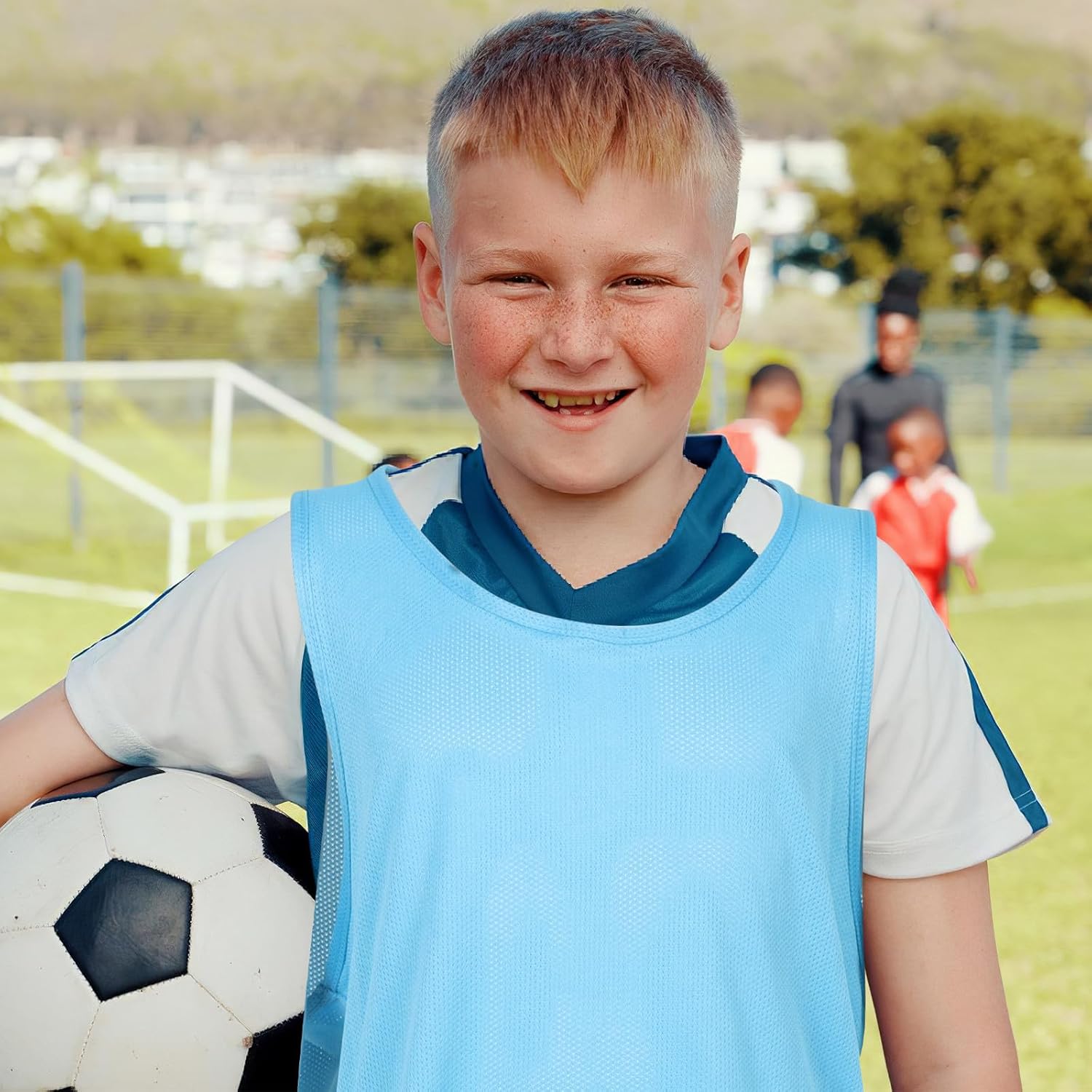 4pcs Breathable Mesh Sports Vest for Boys Multipurpose Polyester Team Practice Vest with Quick Sweat Wicking and Adjustable Fit for Youth Soccer and Basketball Training
