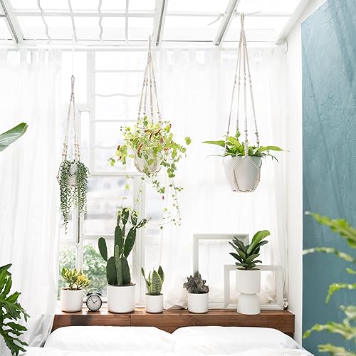 Miniatura 9 de Mkono Paquete de 3 perchas de macramé para plantas y ganchos de techo, cesta colgante de diferentes tamaños para macetas con cuentas sin borlas,