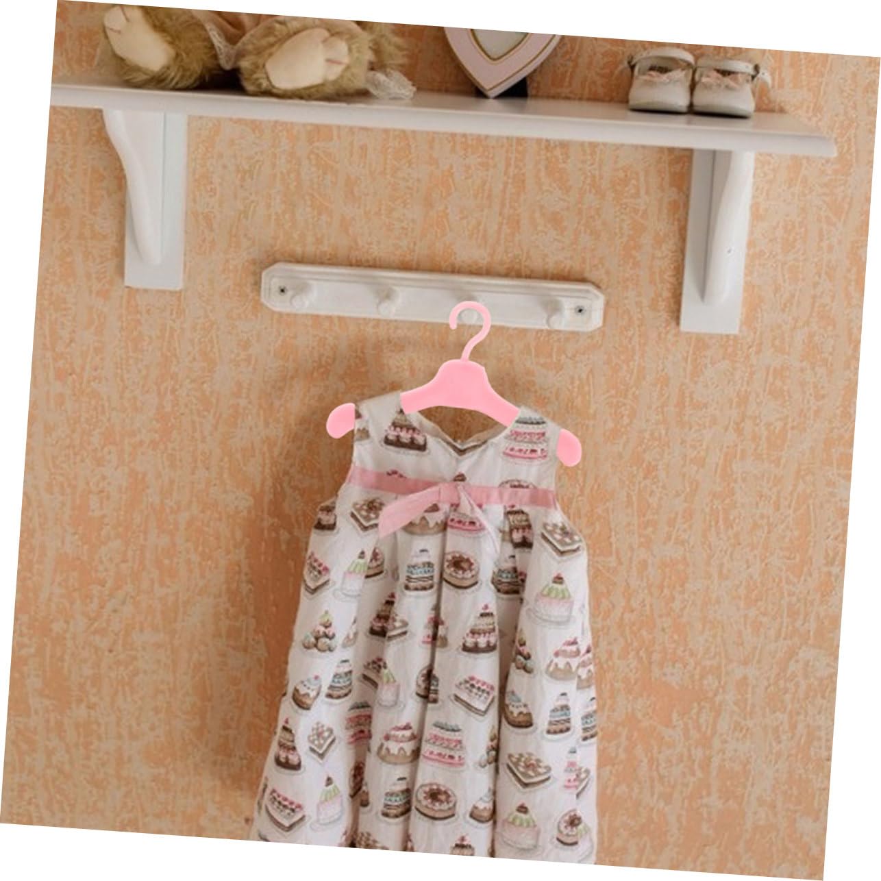 WOONEKY 100pcs Doll Hangers for DIY Plastic Hanging Clothes Hangers for Doll Clothes Organization Accessories for House Decor