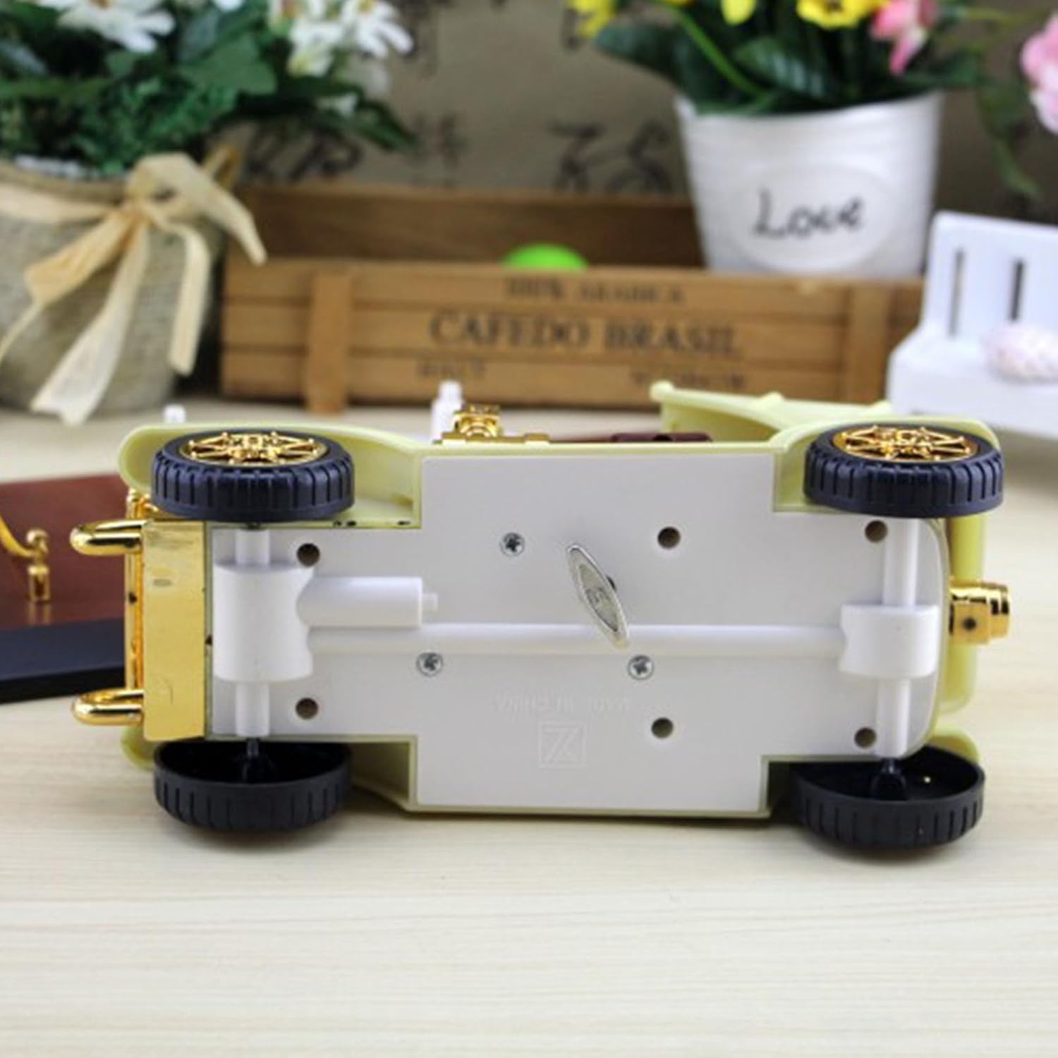 Nostalgic Railway Train and Antique Vehicle Car Model Musical Ornament with Hand Cranked Wind Up Mechanism Home Decors Nostalgic Railway Train Antique Car Model Music Box Hand Cranked Mechanical Home