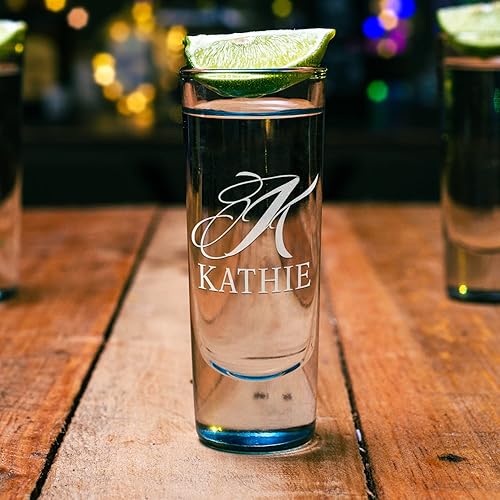 Miniatura 6 de Vasos personalizados con letra inicial y nombre, 2 onzas, fondo rojo, vaso de chupito alto grabado para tequila con texto personalizado, regalo de