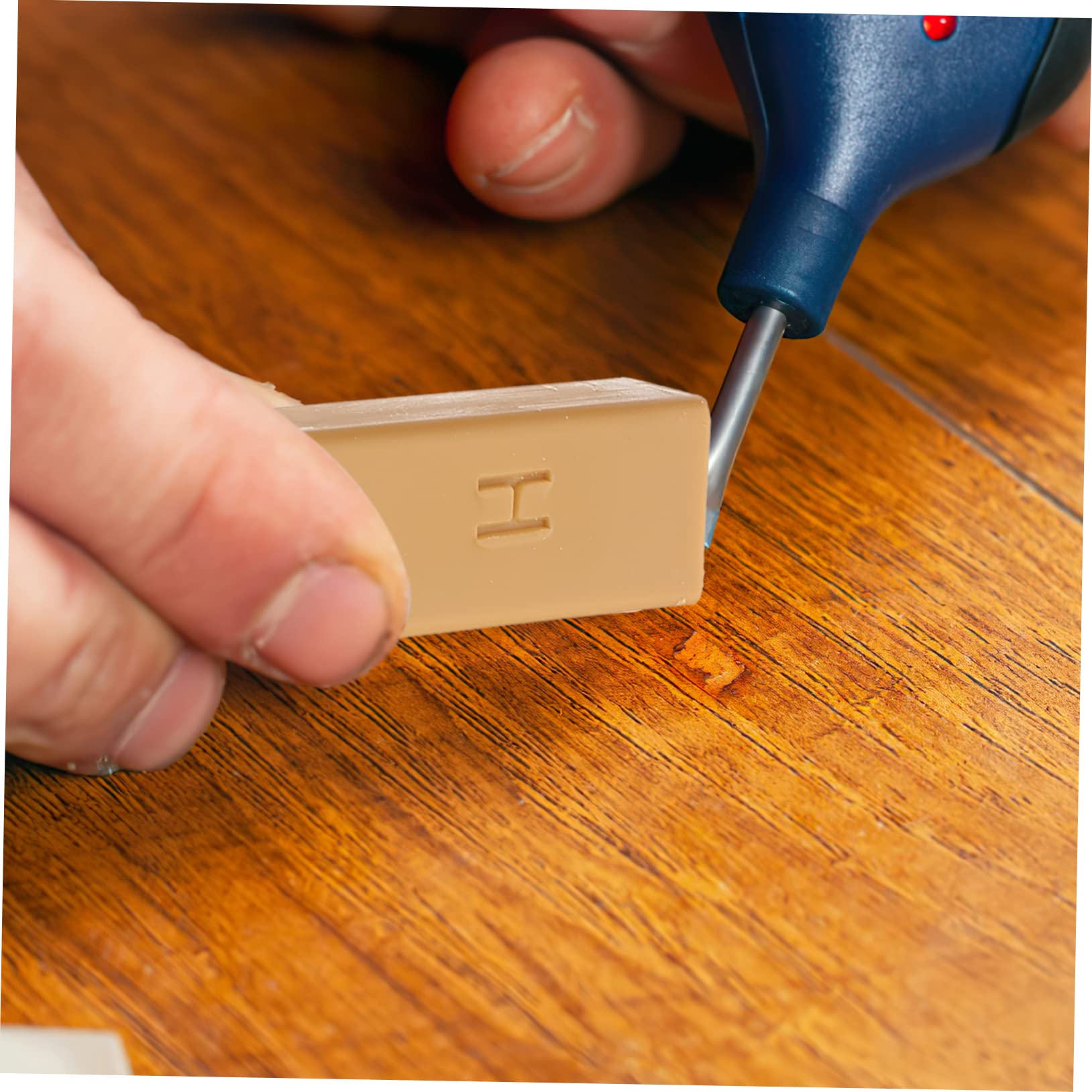 Uonlytech 2sätze Laminatboden Kratzer Entferner Farbige Reparaturwachs Blöcke Für Holz Und Laminatböden Für Möbel Türen Und Tischoberflächen Einfach Anzuwenden Und Langlebig
