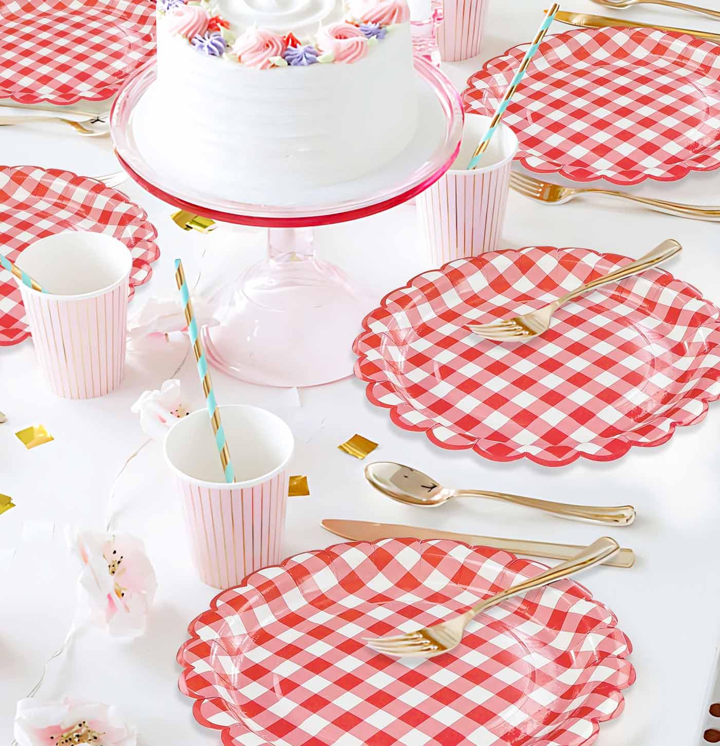 HEIPINIUYE 50 Stück rote Gingham-Pappteller, 17,8 cm, rot und weiß, gewellt, Einweg-Teller für Hochzeit, Babyparty, Geburtstagsparty, karierter Dessertteller
